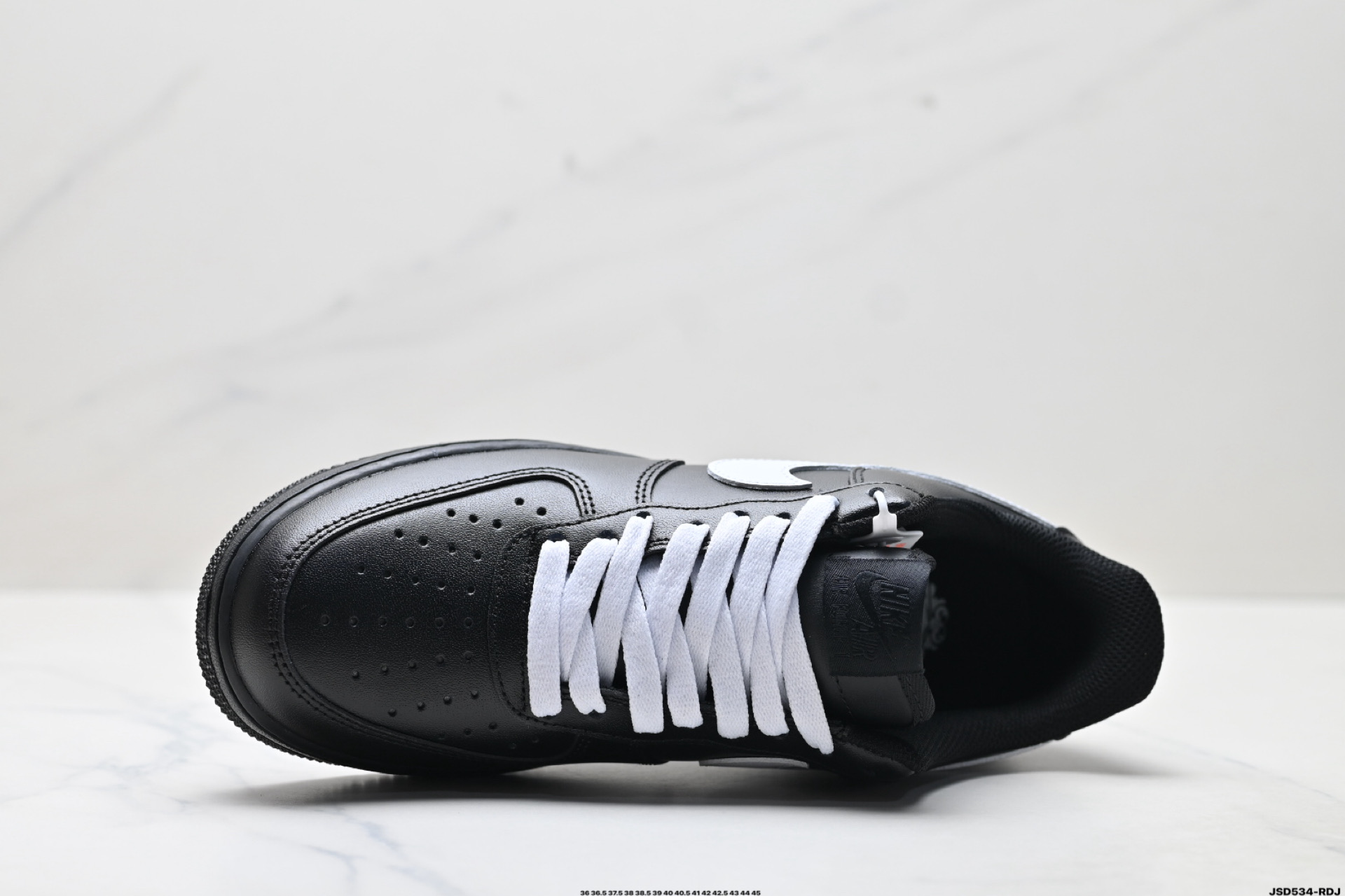 Nike Air Force 1 '07 Zapatillas Bajas en Negro y Blanco para un look moderno. 3 i1756655259410 4811 0 1