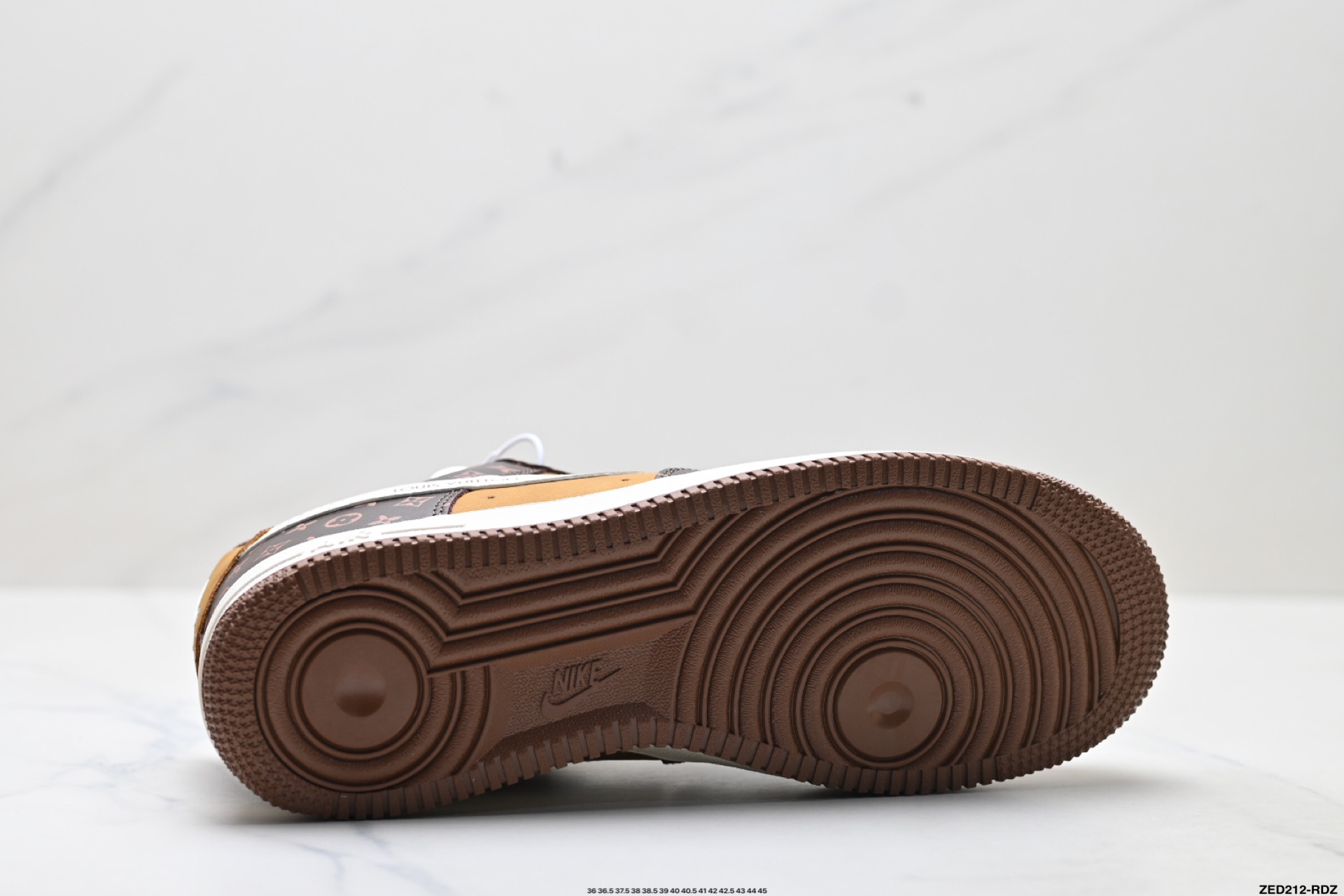 NIKE AIR FORCE 1‘07 XL1979-104