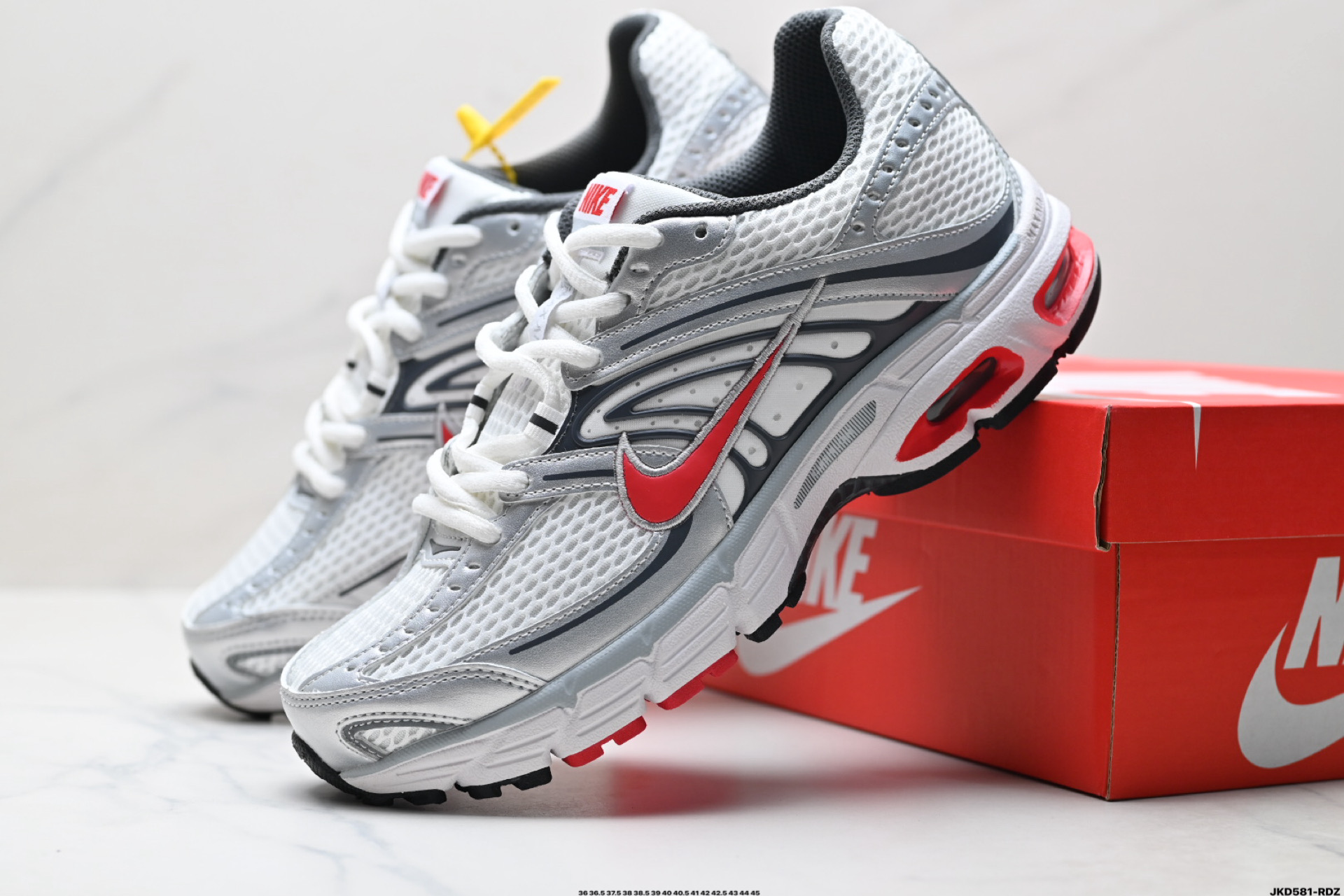 Nike Air Max Moto 2K 耐克 百搭舒适耐磨 低帮跑步鞋 HQ2056-007