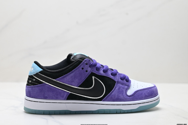 Nike Dunk Low Retro: נעלי סניקרס אייקוניות בסגנון רטרו ונוחות מודרנית 1 Nike Dunk Low Retro: נעלי סניקרס אייקוניות בסגנון רטרו ונוחות מודרנית
