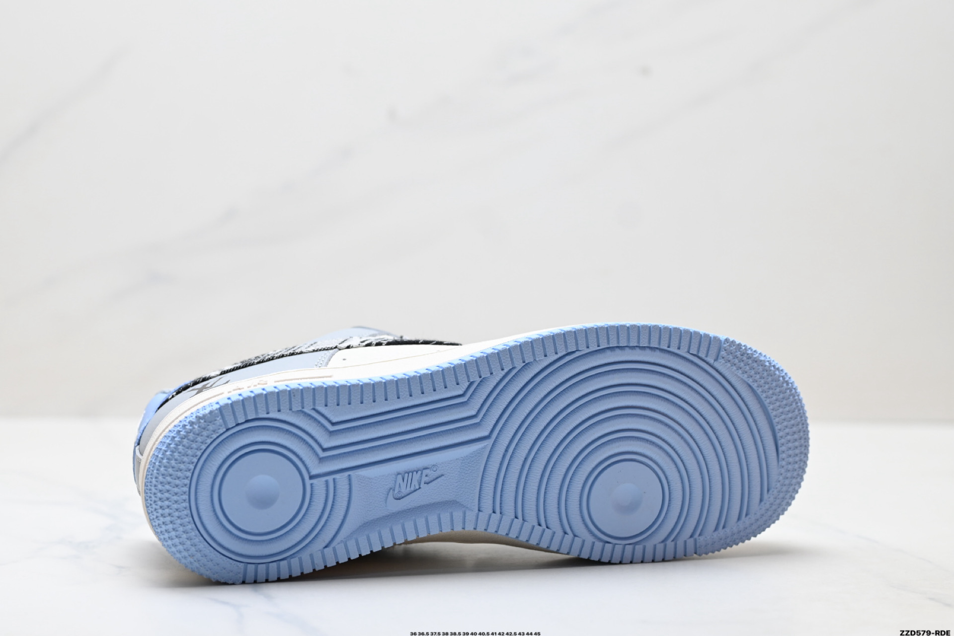 NIKE AIR FORCE 1‘07 LV8 HS8068-047