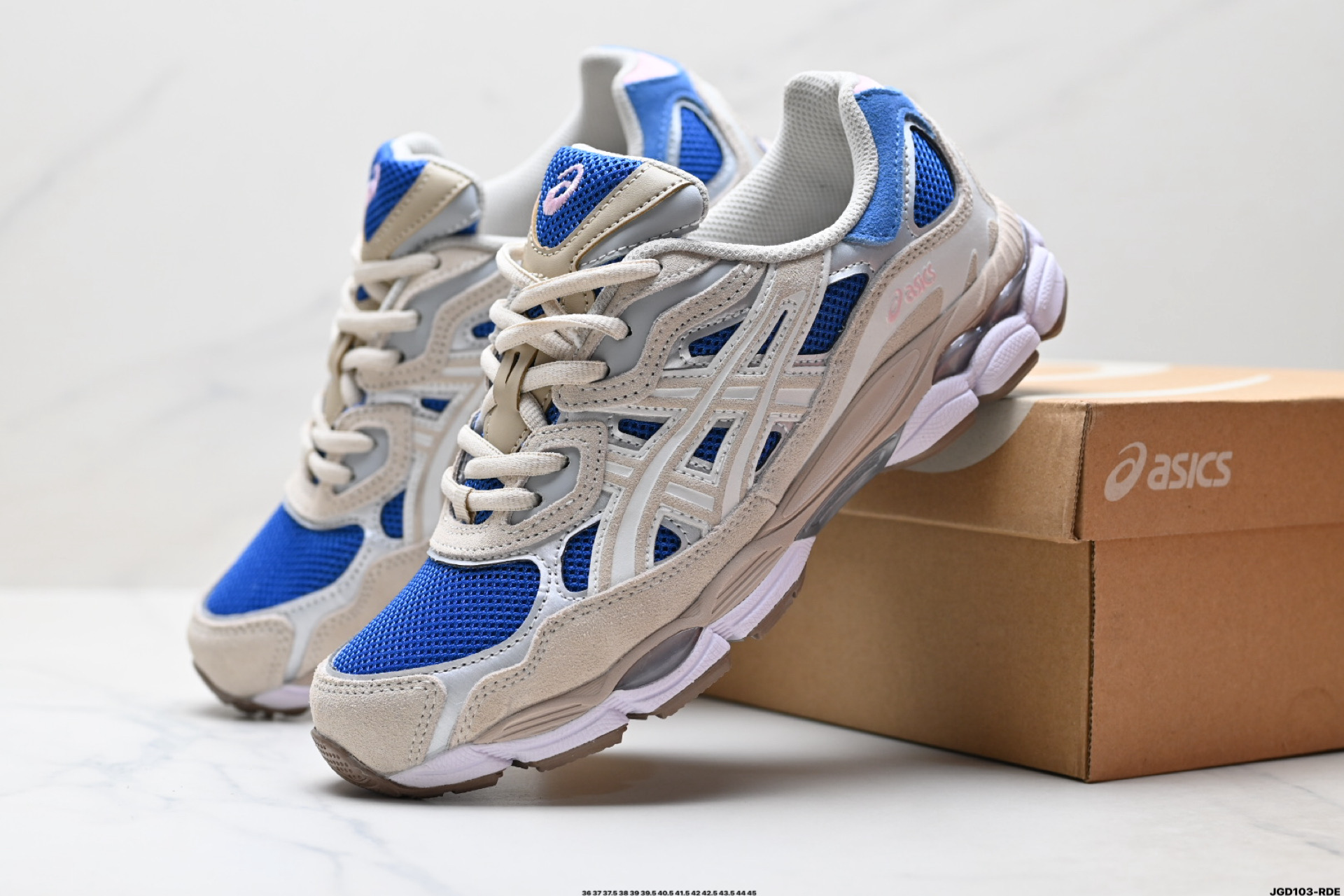 ASICS GEL-NYC 亚瑟士 透气网眼鞋面 配合部分合成革材质 采用全新AHAR+橡胶材质 更加耐磨 1203A383-402