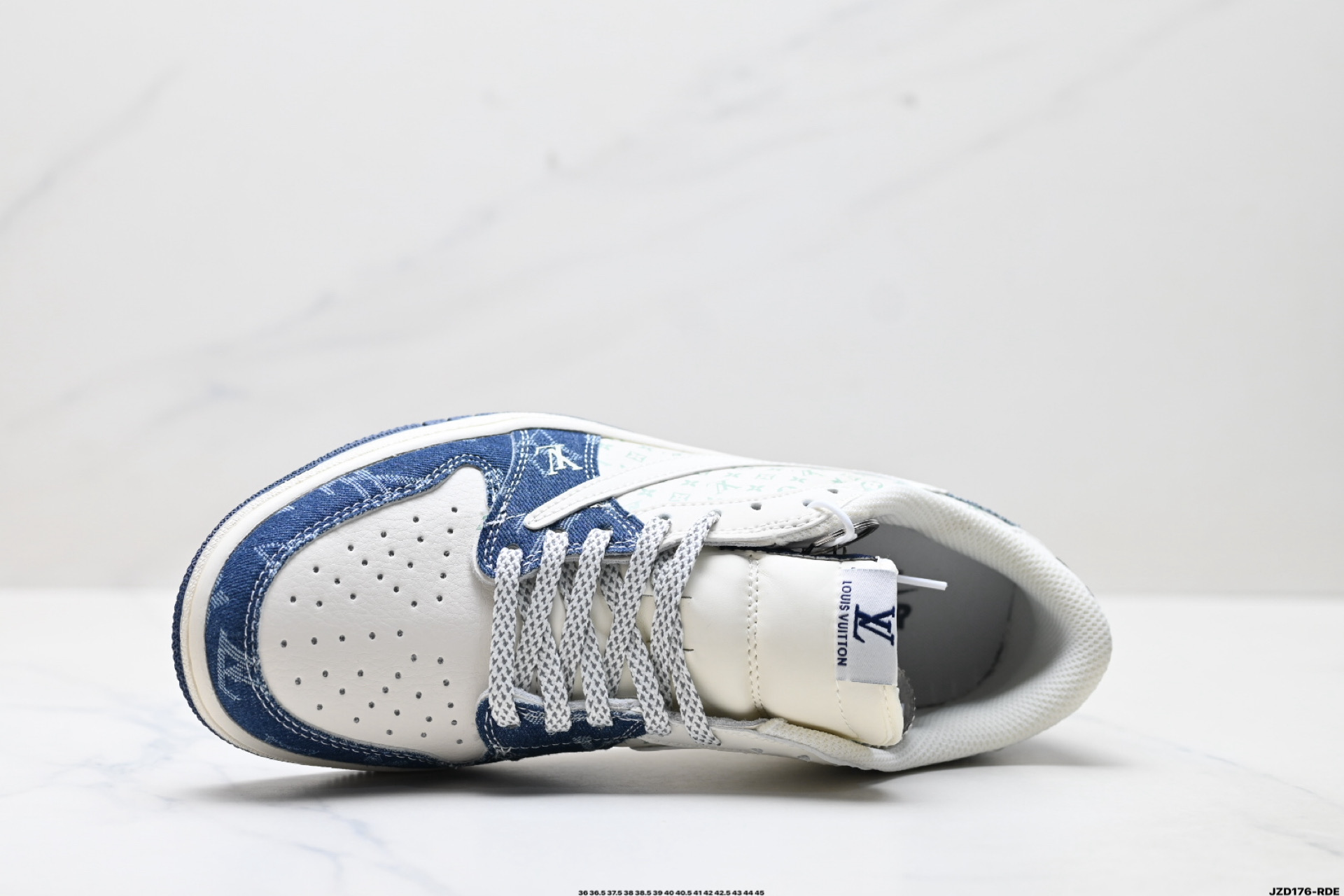 Louis Vuitton x Air Jordan 1 Low 'DIY': Lujo y estilo urbano fusionados. 3 i1756829742735 8384 0 1