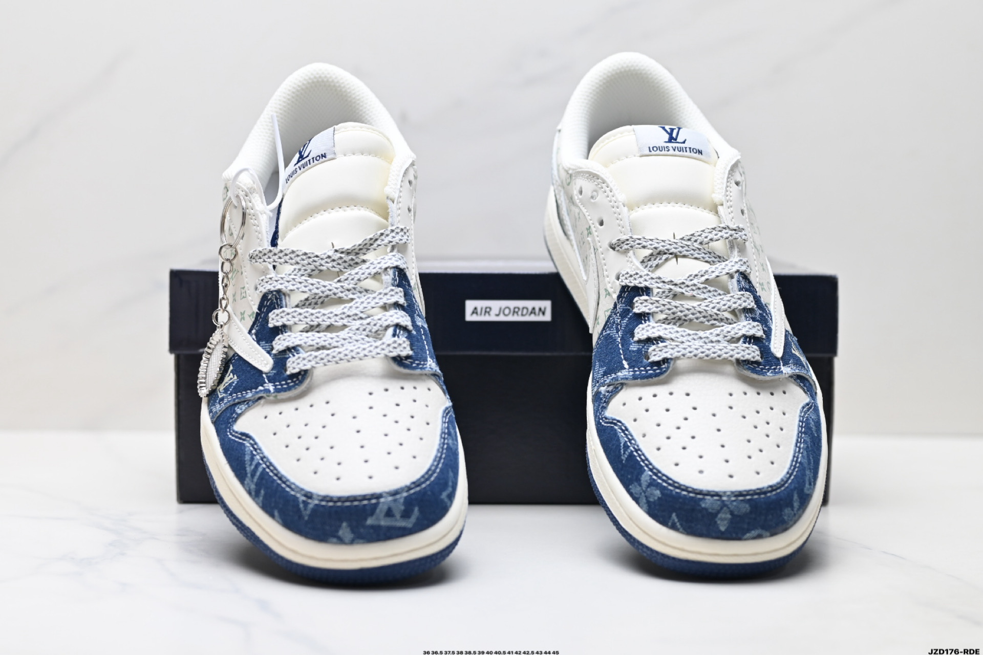 Louis Vuitton x Air Jordan 1 Low 'DIY': Lujo y estilo urbano fusionados. 8 i1756829742737 4416 0 6