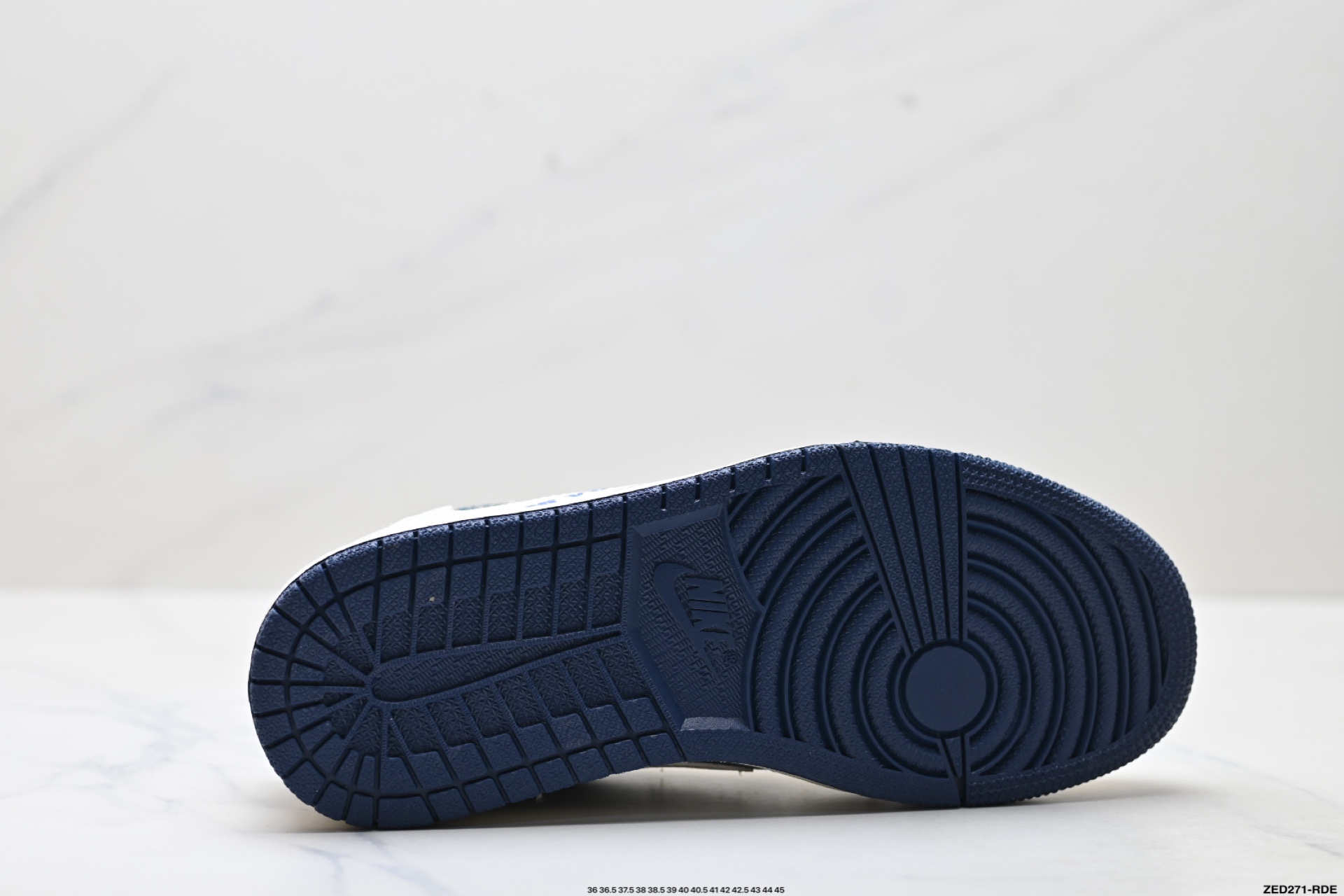 Nike Air Jordan 1 x Travis Scott AJ1倒勾 乔一倒钩 ‘DIY’定制 耐克 低帮文化篮球鞋 LD2028-044