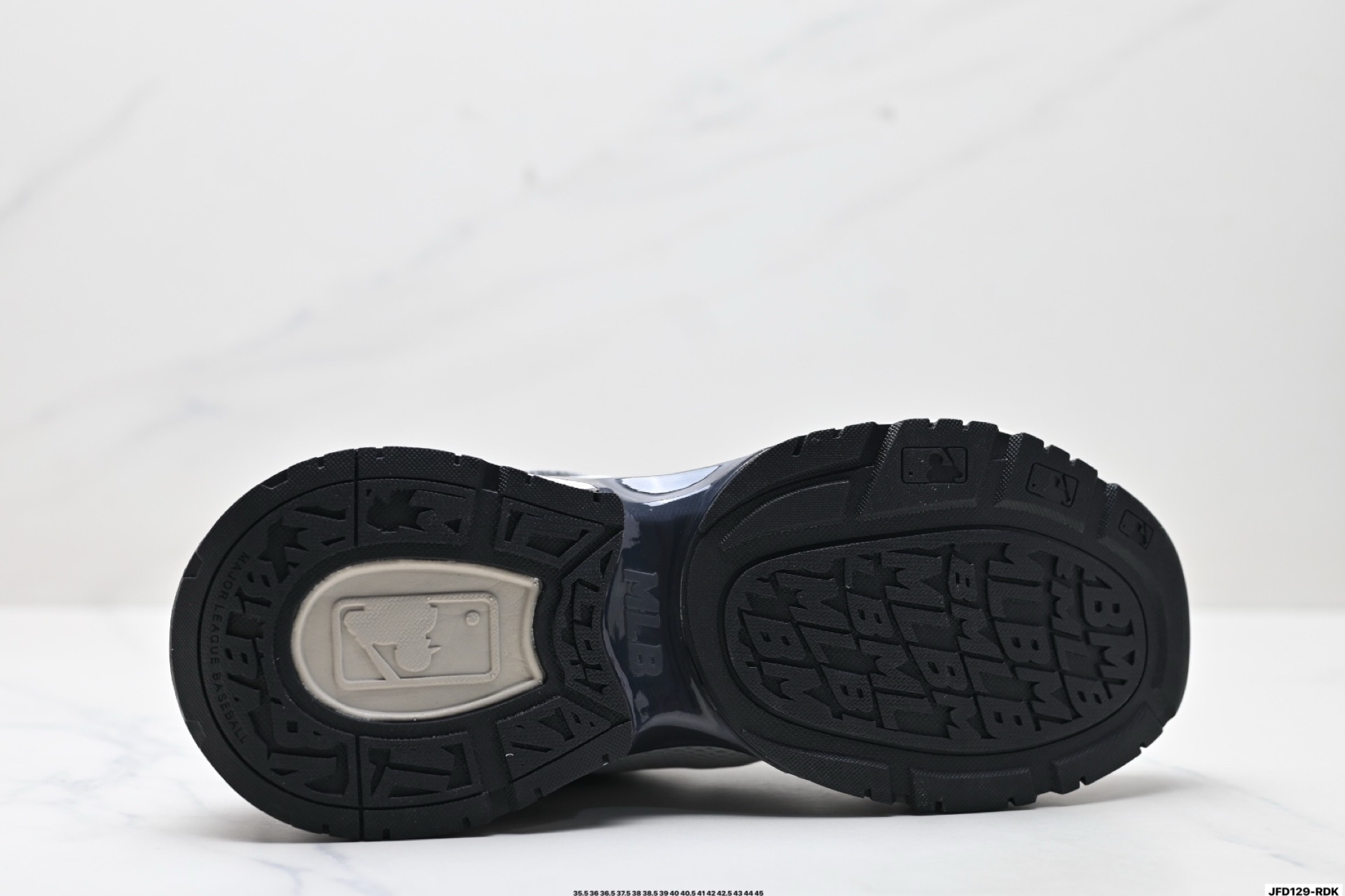 MLB New York Yankees Curve Runner 舒适百搭 防滑耐磨 低帮 流浪鞋跑步鞋 3ARNSPL4N