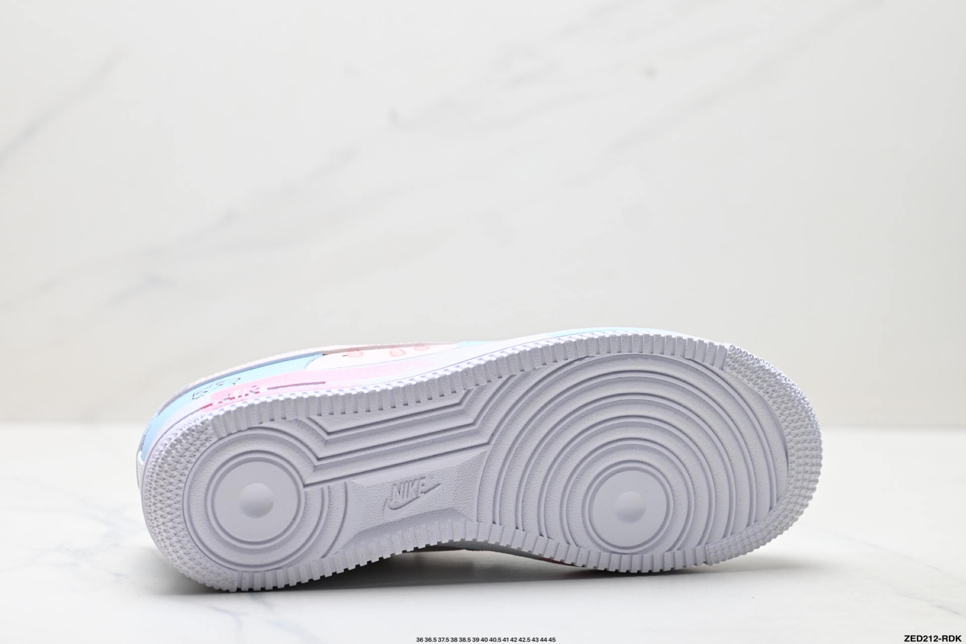 NIKE AIR FORCE 1‘07 ZH0316-107