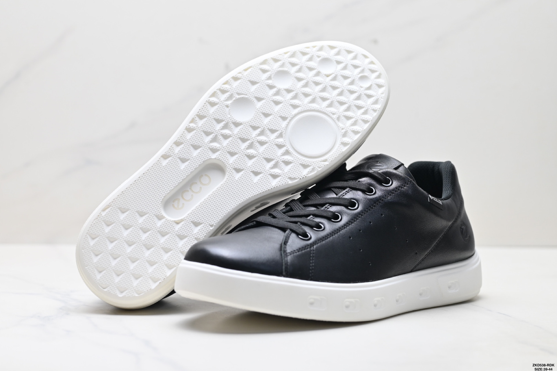 Ecco爱步 EXOSTRIKE 街头户外 经典皮面拼接板鞋 502935-010