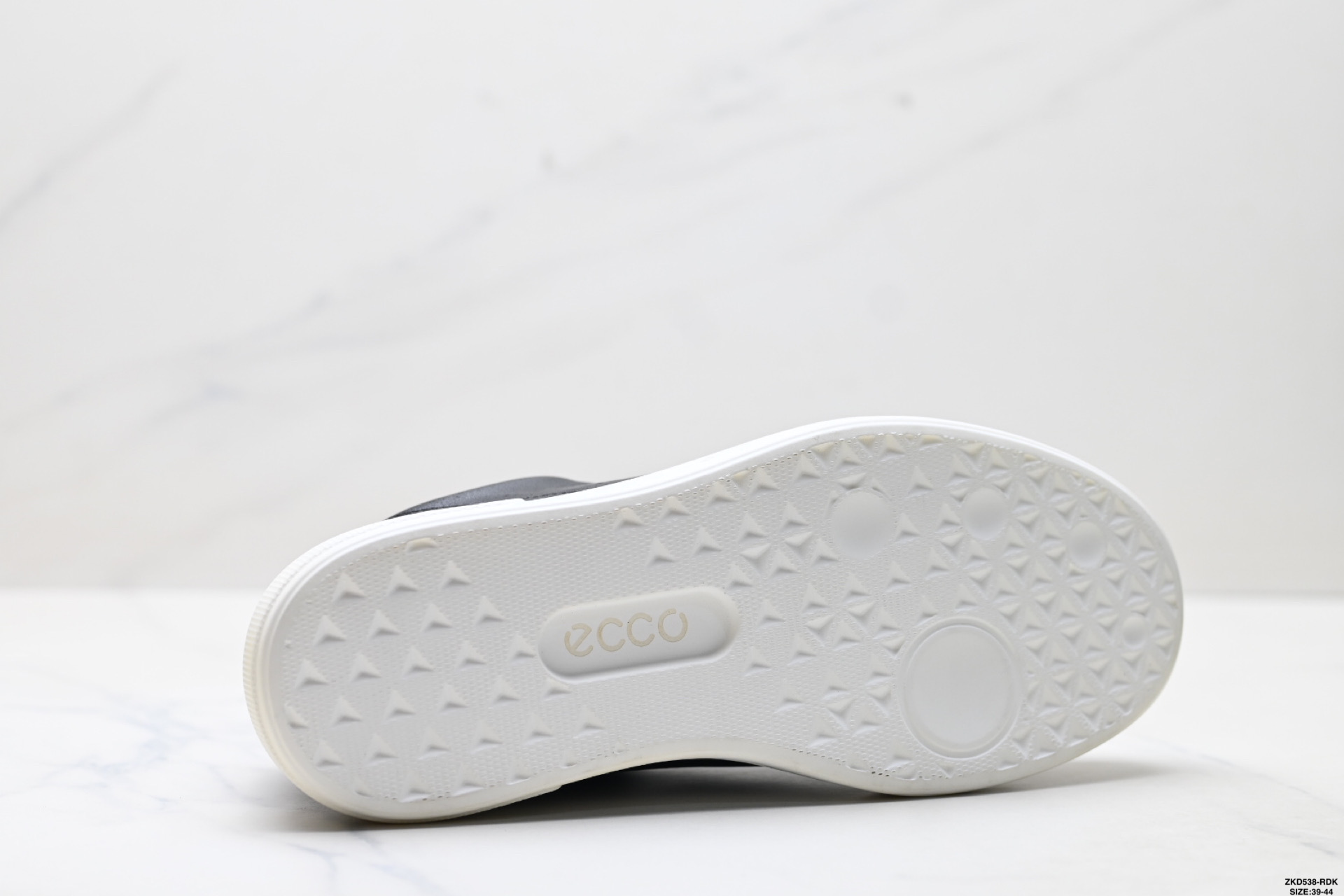 Ecco爱步 EXOSTRIKE 街头户外 经典皮面拼接板鞋 502935-010