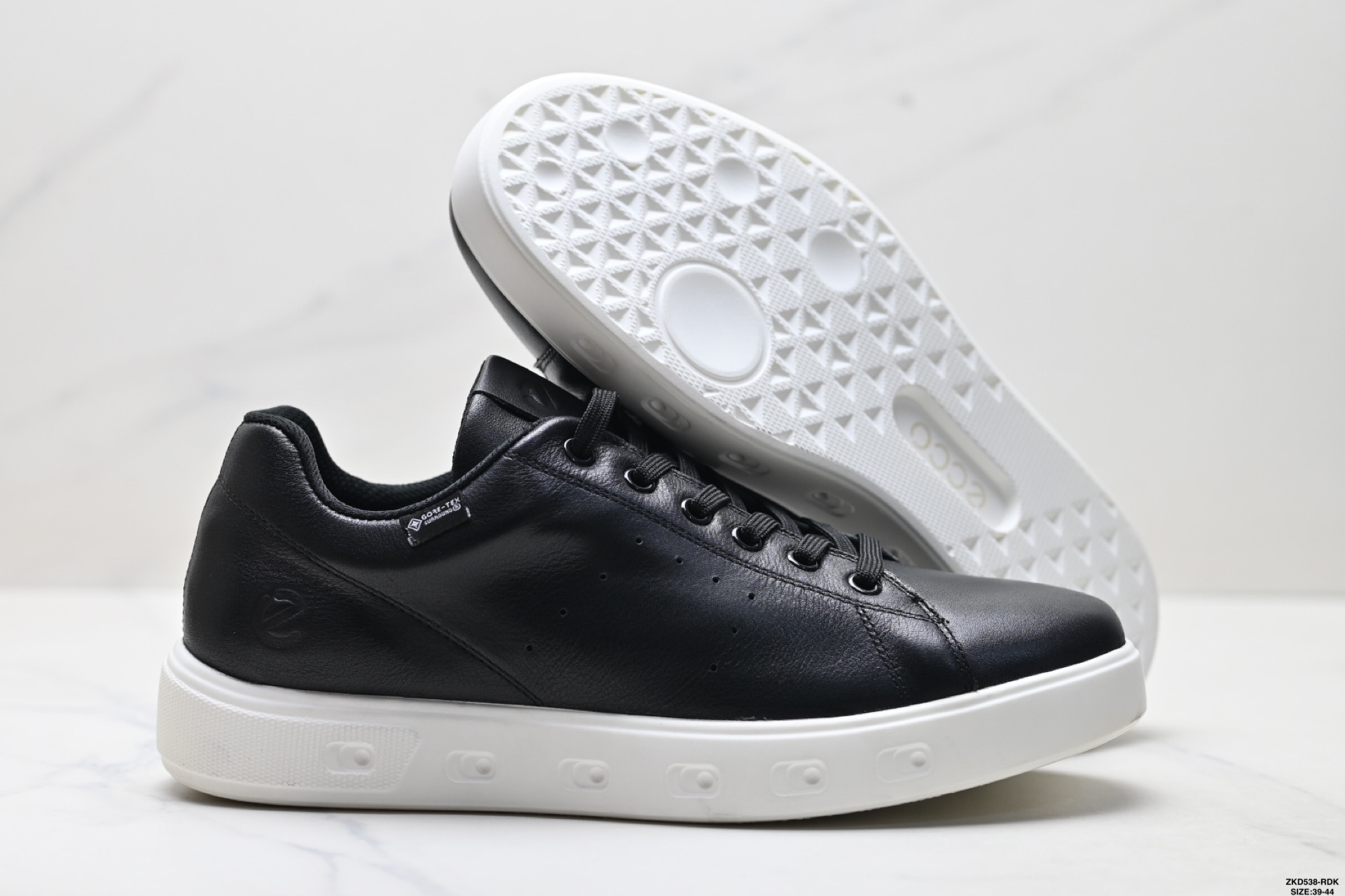 Ecco爱步 EXOSTRIKE 街头户外 经典皮面拼接板鞋 502935-010