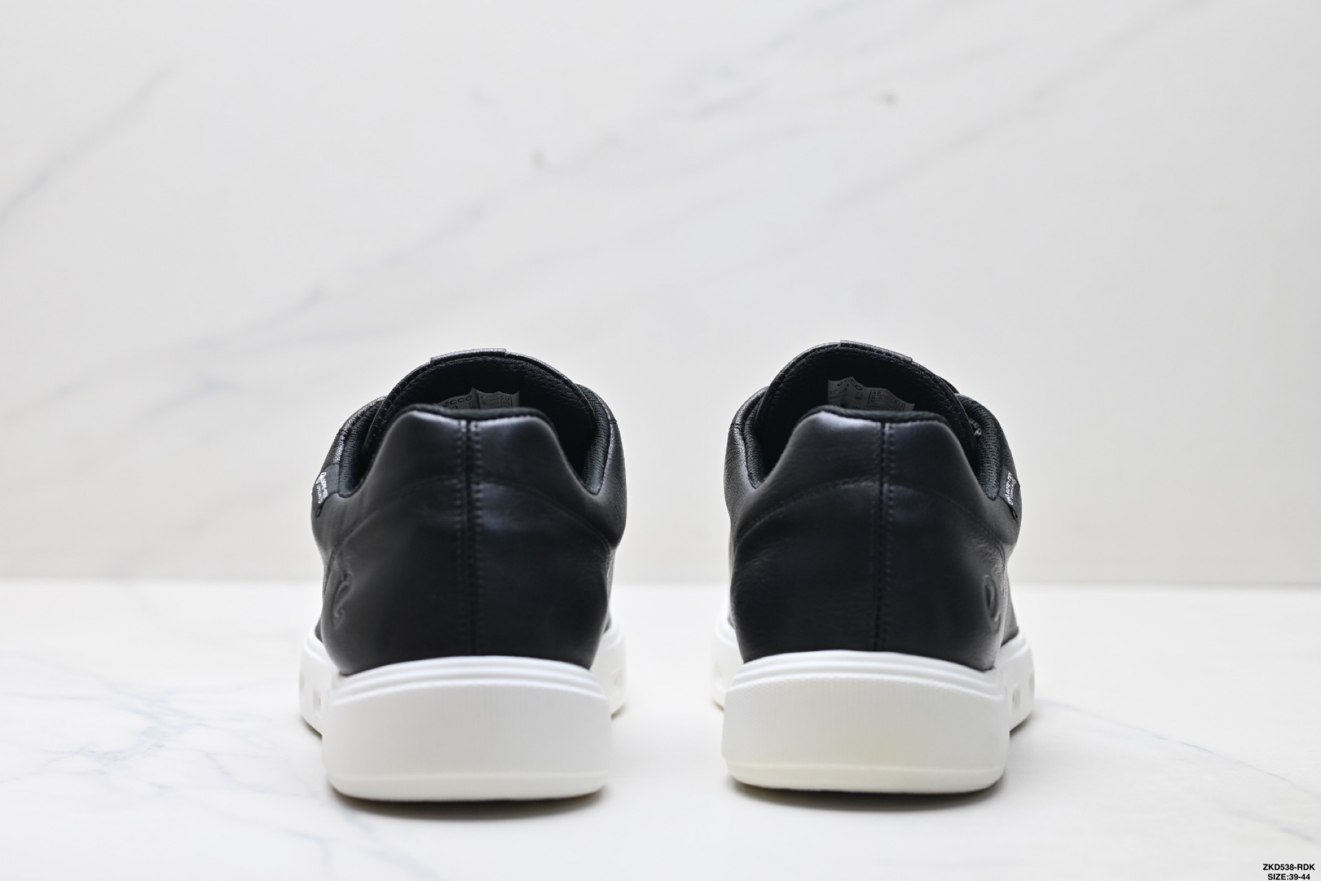 Ecco爱步 EXOSTRIKE 街头户外 经典皮面拼接板鞋 502935-010