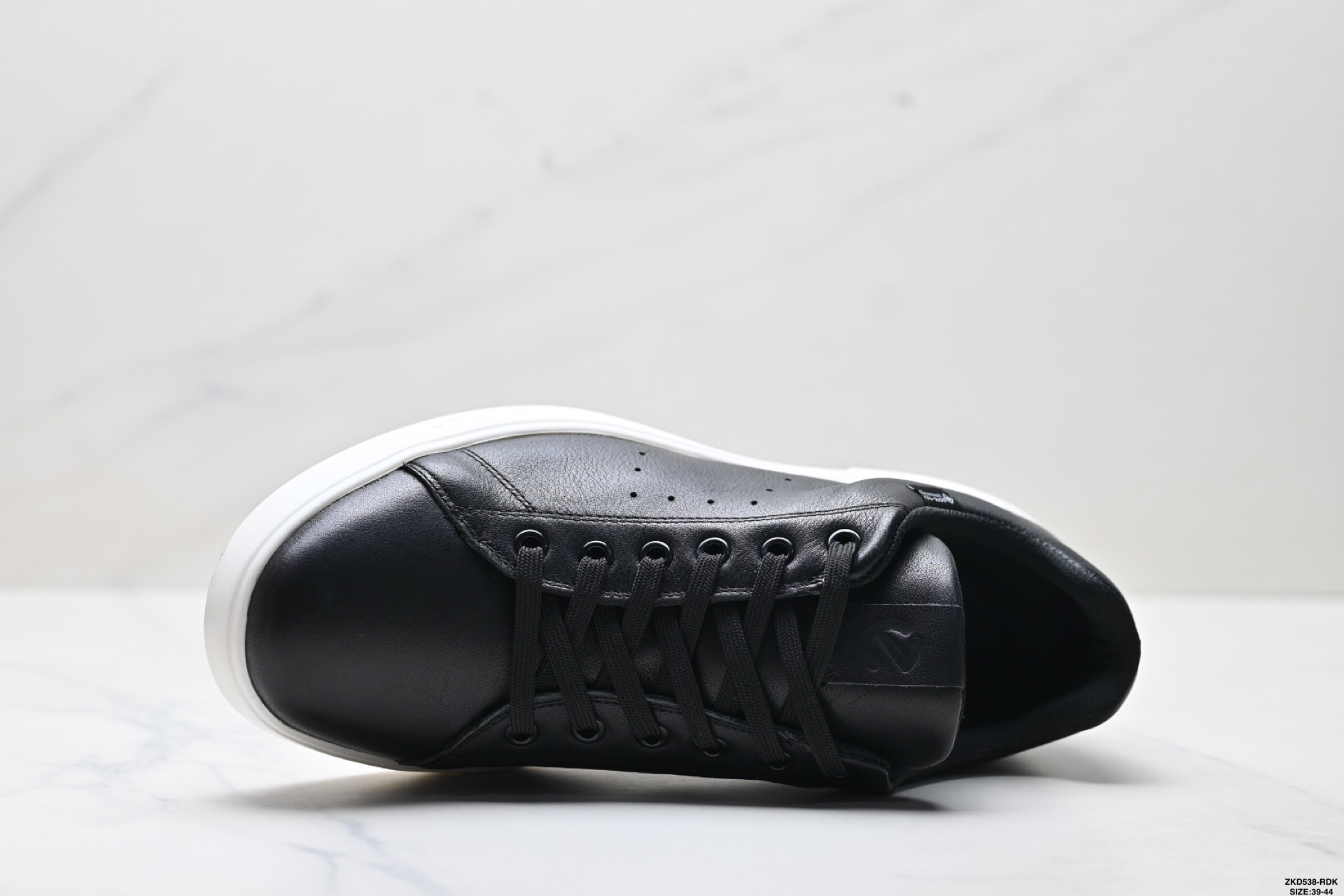 Ecco爱步 EXOSTRIKE 街头户外 经典皮面拼接板鞋 502935-010