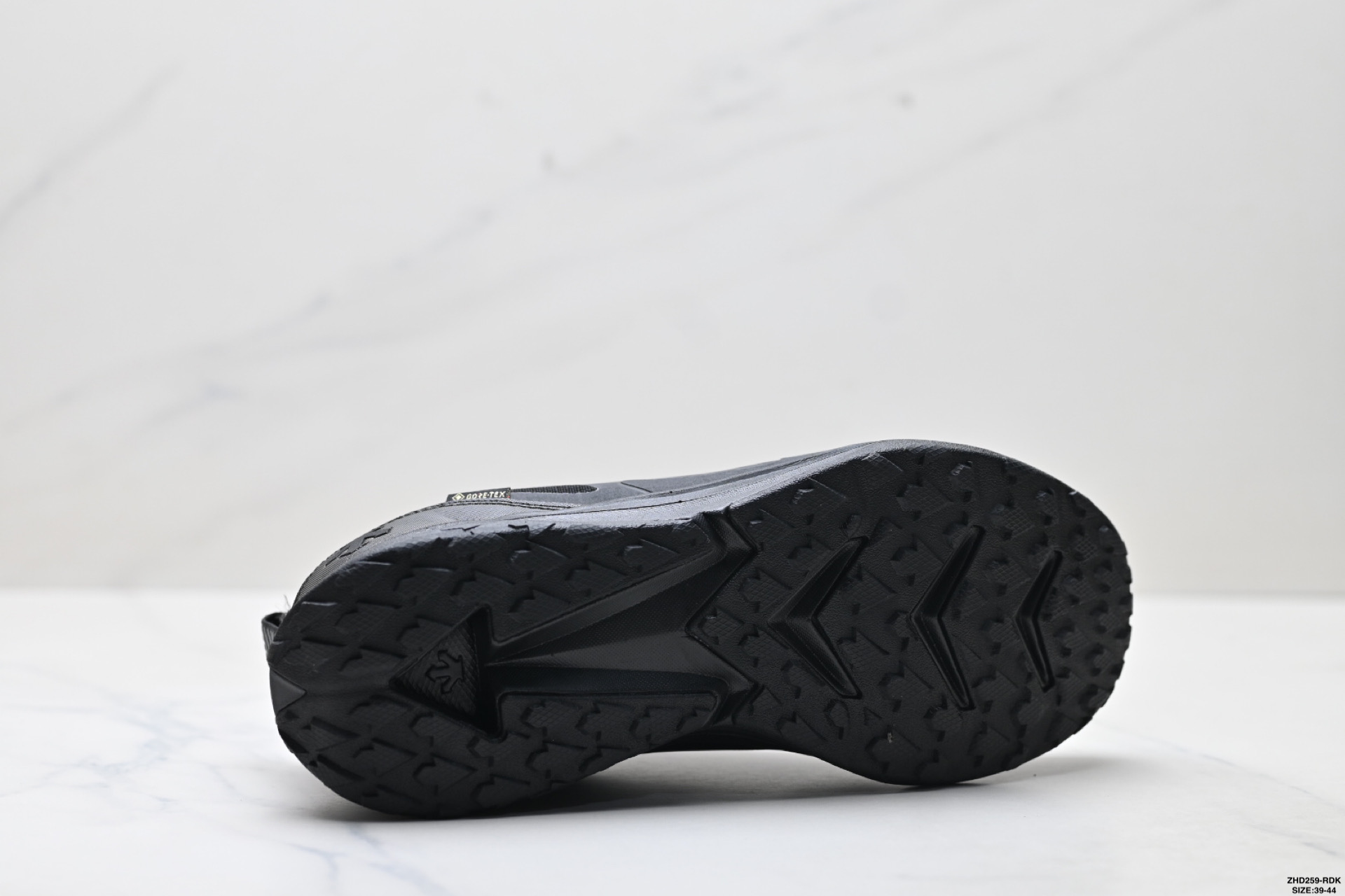 DESCENTE迪桑特ENERZITE男款EASE WIRE透气运动跑鞋 D5131RRN02