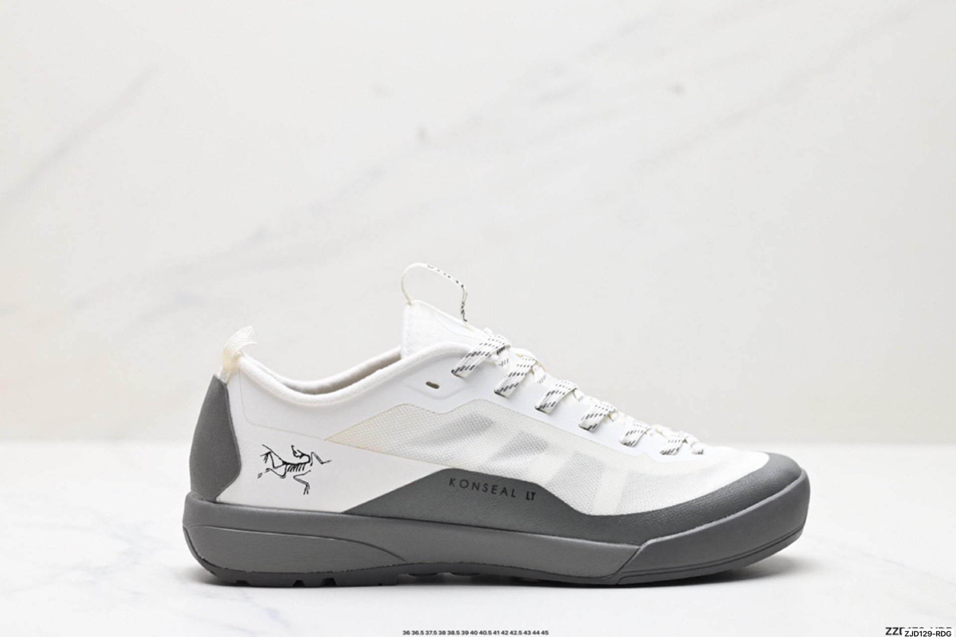 🈴️💰210
公司级✅Arcteryx始祖鸟 Konseal LT 轻量 网布防滑轻便耐磨 低帮户外运动跑步鞋
konseal LT的外观看似朴实 却散发着一股高贵气息 虽然是标榜越野鞋 但其实越野跑与登山乃一体两面的运动 皆在相同的山林场域之中进行 包含轻量化鞋身 MegaGrip大底 OrthoLite 3D鞋垫 EVA弹性混合中底等等 以及这次所使用的最新防水透气科技
抓地力优良的VibramMegaGrip 鞋带收纳设计 避免鞋带勾到绊倒 全脚掌舒适稳定 EVA弹性混合中底 OrthoLite 3D鞋垫 前脚掌TPU支撑片
货号:L07482600
尺码:36 36.5 37.5 38 38.5 39 40 40.5 41 42 42.5 43 44 45
ID:ZJD129-RDG