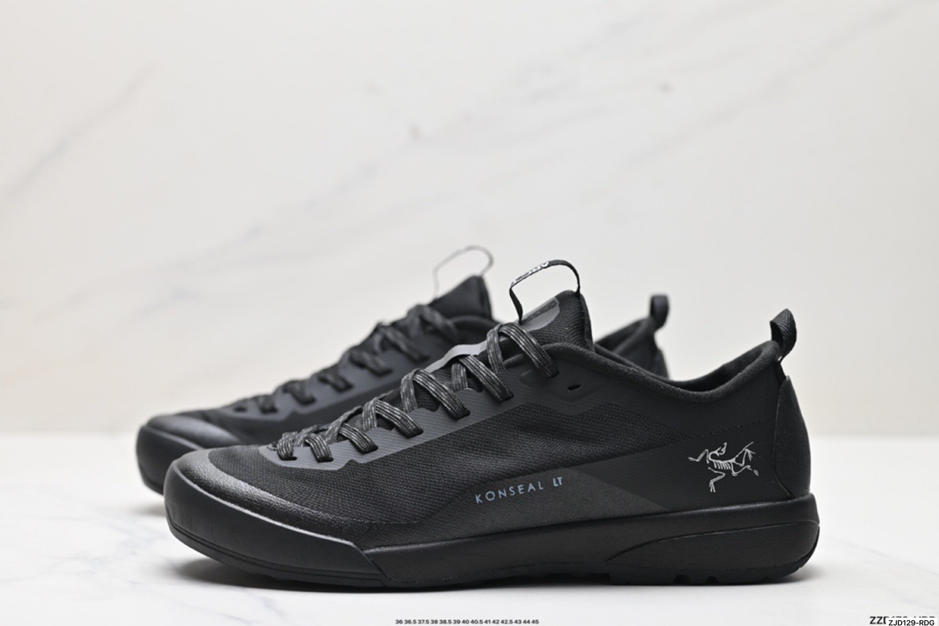 💰210
公司级✅Arcteryx始祖鸟 Konseal LT 轻量 网布防滑轻便耐磨 低帮户外运动跑步鞋
konseal LT的外观看似朴实 却散发着一股高贵气息 虽然是标榜越野鞋 但其实越野跑与登山乃一体两面的运动 皆在相同的山林场域之中进行 包含轻量化鞋身 MegaGrip大底 OrthoLite 3D鞋垫 EVA弹性混合中底等等 以及这次所使用的最新防水透气科技
抓地力优良的VibramMegaGrip 鞋带收纳设计 避免鞋带勾到绊倒 全脚掌舒适稳定 EVA弹性混合中底 OrthoLite 3D鞋垫 前脚掌TPU支撑片
货号:L07482600
尺码:36 36.5 37.5 38 38.5 39 40 40.5 41 42 42.5 43 44 45
ID:ZJD129-RDG