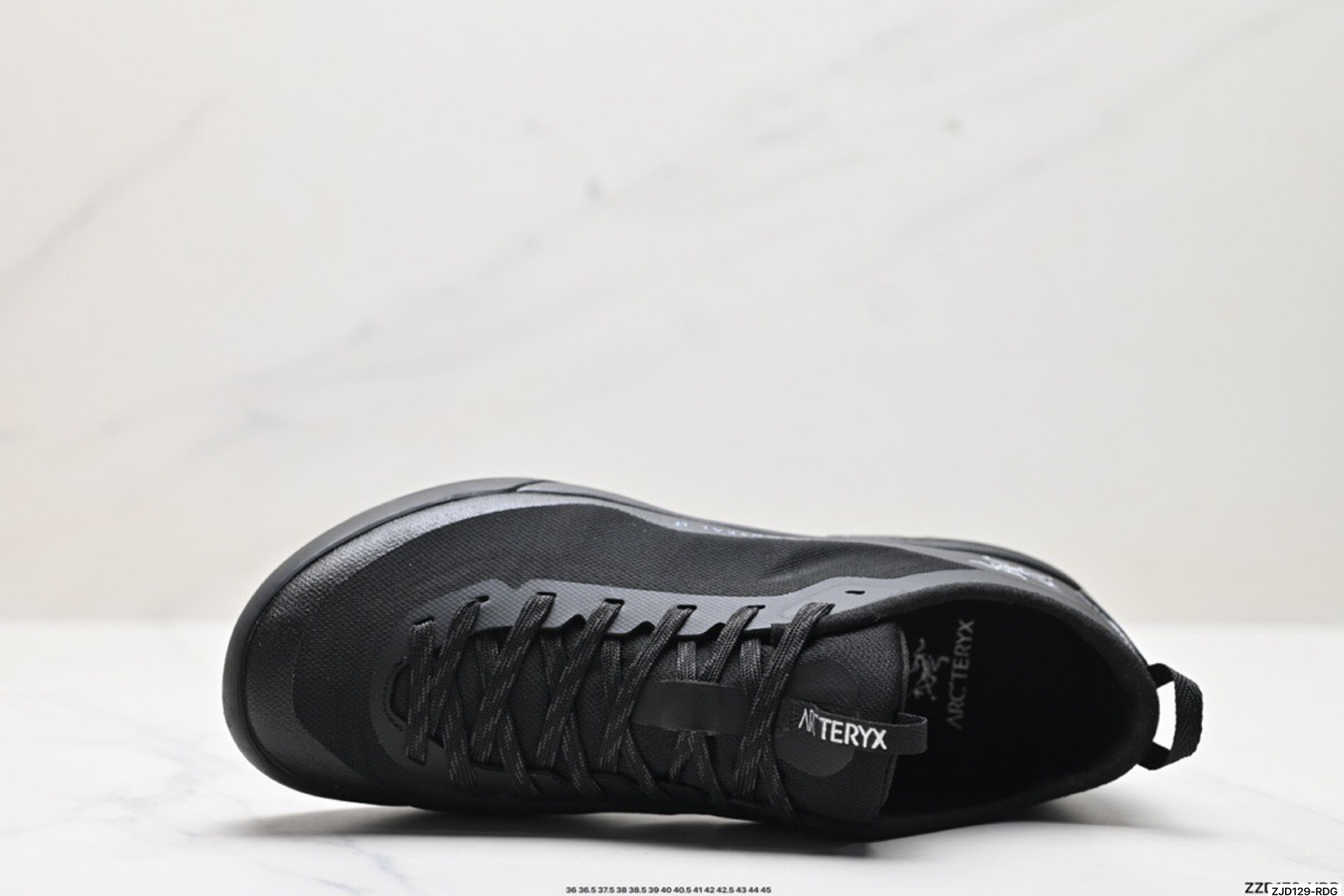 💰210
公司级✅Arcteryx始祖鸟 Konseal LT 轻量 网布防滑轻便耐磨 低帮户外运动跑步鞋
konseal LT的外观看似朴实 却散发着一股高贵气息 虽然是标榜越野鞋 但其实越野跑与登山乃一体两面的运动 皆在相同的山林场域之中进行 包含轻量化鞋身 MegaGrip大底 OrthoLite 3D鞋垫 EVA弹性混合中底等等 以及这次所使用的最新防水透气科技
抓地力优良的VibramMegaGrip 鞋带收纳设计 避免鞋带勾到绊倒 全脚掌舒适稳定 EVA弹性混合中底 OrthoLite 3D鞋垫 前脚掌TPU支撑片
货号:L07482600
尺码:36 36.5 37.5 38 38.5 39 40 40.5 41 42 42.5 43 44 45
ID:ZJD129-RDG