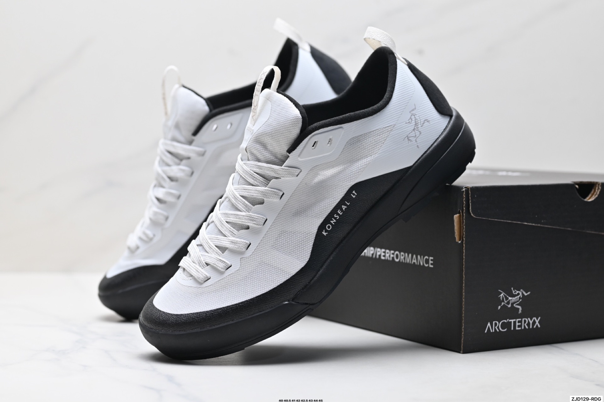 🈴️💰210
公司级✅Arcteryx始祖鸟 Konseal LT 轻量 网布防滑轻便耐磨 低帮户外运动跑步鞋
konseal LT的外观看似朴实 却散发着一股高贵气息 虽然是标榜越野鞋 但其实越野跑与登山乃一体两面的运动 皆在相同的山林场域之中进行 包含轻量化鞋身 MegaGrip大底 OrthoLite 3D鞋垫 EVA弹性混合中底等等 以及这次所使用的最新防水透气科技
抓地力优良的VibramMegaGrip 鞋带收纳设计 避免鞋带勾到绊倒 全脚掌舒适稳定 EVA弹性混合中底 OrthoLite 3D鞋垫 前脚掌TPU支撑片
货号:L07482600
尺码:36 36.5 37.5 38 38.5 39 40 40.5 41 42 42.5 43 44 45
ID:ZJD129-RDG