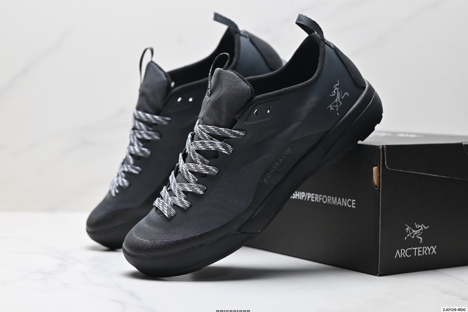 🈴️💰210
公司级✅Arcteryx始祖鸟 Konseal LT 轻量 网布防滑轻便耐磨 低帮户外运动跑步鞋
konseal LT的外观看似朴实 却散发着一股高贵气息 虽然是标榜越野鞋 但其实越野跑与登山乃一体两面的运动 皆在相同的山林场域之中进行 包含轻量化鞋身 MegaGrip大底 OrthoLite 3D鞋垫 EVA弹性混合中底等等 以及这次所使用的最新防水透气科技
抓地力优良的VibramMegaGrip 鞋带收纳设计 避免鞋带勾到绊倒 全脚掌舒适稳定 EVA弹性混合中底 OrthoLite 3D鞋垫 前脚掌TPU支撑片
货号:L07482600
尺码:36 36.5 37.5 38 38.5 39 40 40.5 41 42 42.5 43 44 45
ID:ZJD129-RDG