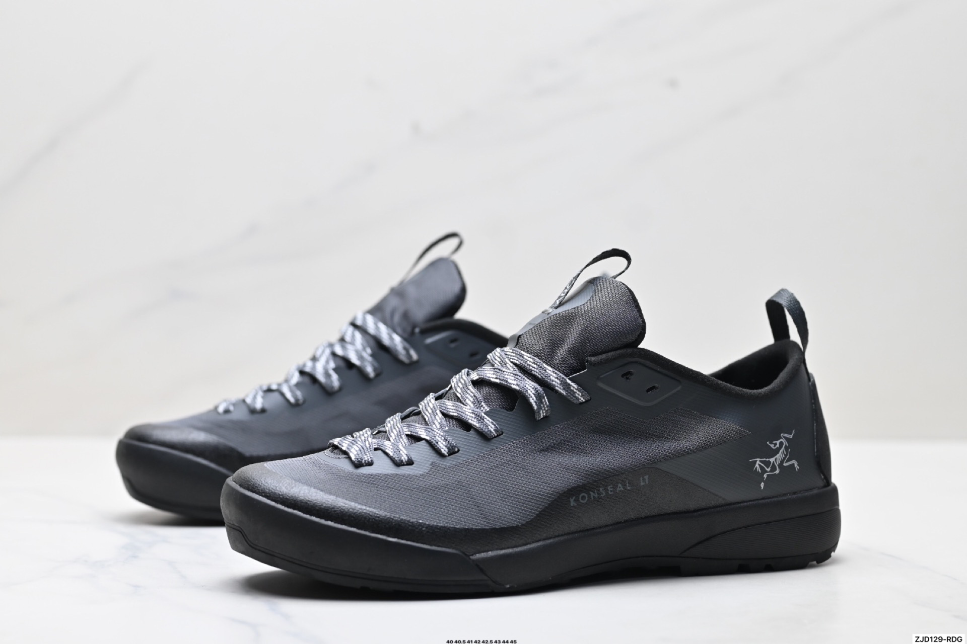 💰210
公司级✅Arcteryx始祖鸟 Konseal LT 轻量 网布防滑轻便耐磨 低帮户外运动跑步鞋
konseal LT的外观看似朴实 却散发着一股高贵气息 虽然是标榜越野鞋 但其实越野跑与登山乃一体两面的运动 皆在相同的山林场域之中进行 包含轻量化鞋身 MegaGrip大底 OrthoLite 3D鞋垫 EVA弹性混合中底等等 以及这次所使用的最新防水透气科技
抓地力优良的VibramMegaGrip 鞋带收纳设计 避免鞋带勾到绊倒 全脚掌舒适稳定 EVA弹性混合中底 OrthoLite 3D鞋垫 前脚掌TPU支撑片
货号:L07482600
尺码:36 36.5 37.5 38 38.5 39 40 40.5 41 42 42.5 43 44 45
ID:ZJD129-RDG