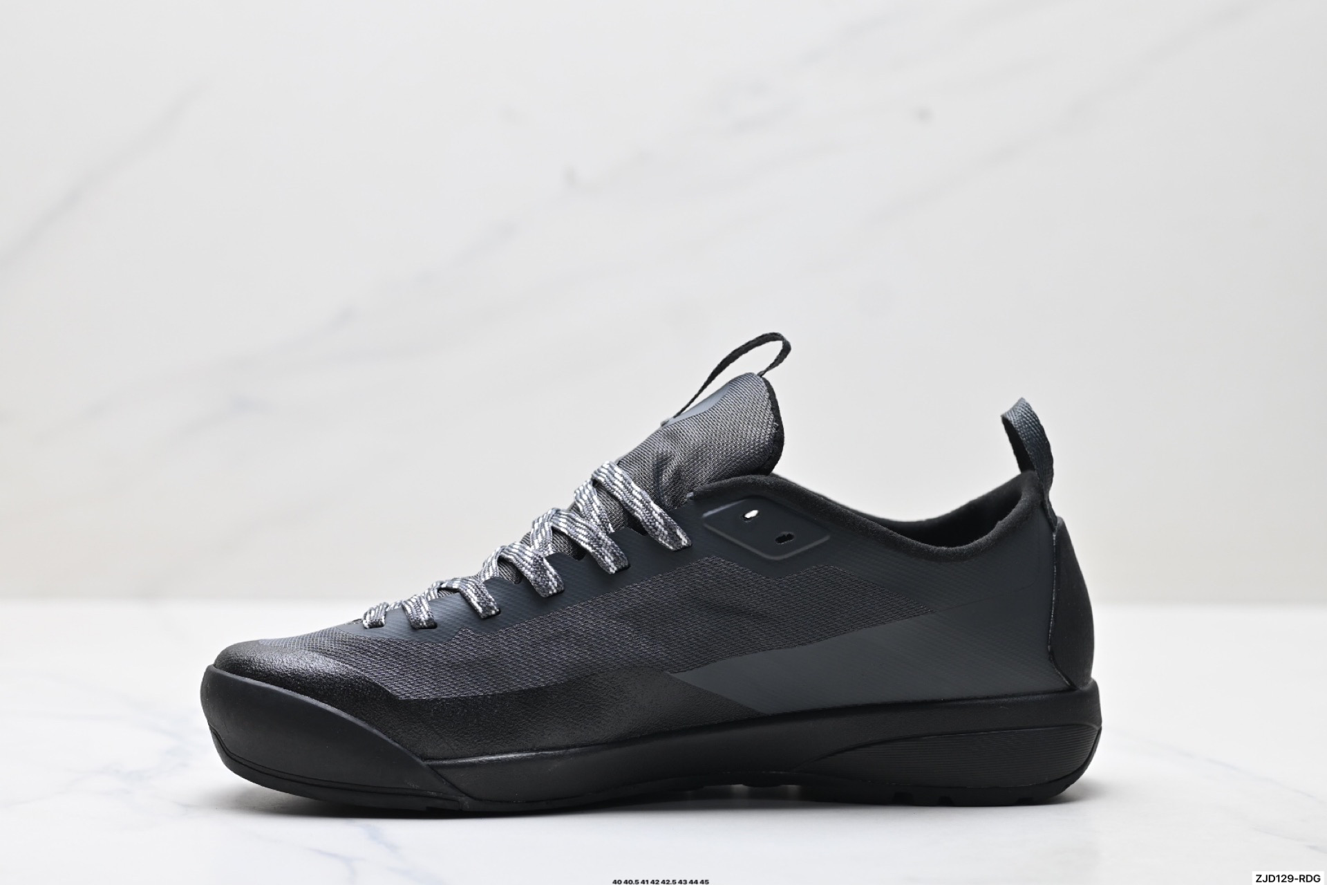 💰210
公司级✅Arcteryx始祖鸟 Konseal LT 轻量 网布防滑轻便耐磨 低帮户外运动跑步鞋
konseal LT的外观看似朴实 却散发着一股高贵气息 虽然是标榜越野鞋 但其实越野跑与登山乃一体两面的运动 皆在相同的山林场域之中进行 包含轻量化鞋身 MegaGrip大底 OrthoLite 3D鞋垫 EVA弹性混合中底等等 以及这次所使用的最新防水透气科技
抓地力优良的VibramMegaGrip 鞋带收纳设计 避免鞋带勾到绊倒 全脚掌舒适稳定 EVA弹性混合中底 OrthoLite 3D鞋垫 前脚掌TPU支撑片
货号:L07482600
尺码:36 36.5 37.5 38 38.5 39 40 40.5 41 42 42.5 43 44 45
ID:ZJD129-RDG