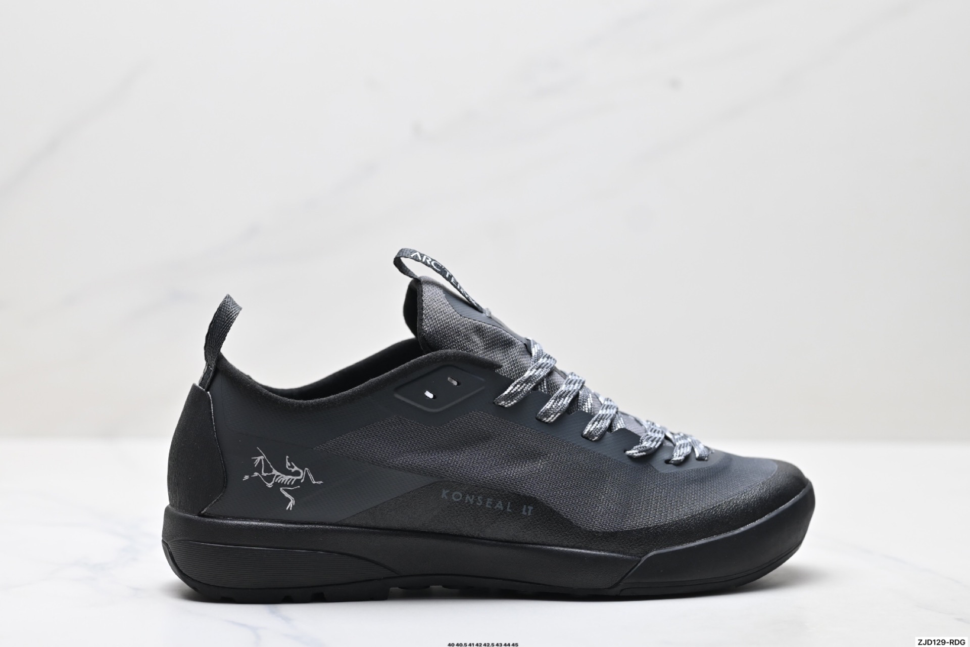 💰210
公司级✅Arcteryx始祖鸟 Konseal LT 轻量 网布防滑轻便耐磨 低帮户外运动跑步鞋
konseal LT的外观看似朴实 却散发着一股高贵气息 虽然是标榜越野鞋 但其实越野跑与登山乃一体两面的运动 皆在相同的山林场域之中进行 包含轻量化鞋身 MegaGrip大底 OrthoLite 3D鞋垫 EVA弹性混合中底等等 以及这次所使用的最新防水透气科技
抓地力优良的VibramMegaGrip 鞋带收纳设计 避免鞋带勾到绊倒 全脚掌舒适稳定 EVA弹性混合中底 OrthoLite 3D鞋垫 前脚掌TPU支撑片
货号:L07482600
尺码:36 36.5 37.5 38 38.5 39 40 40.5 41 42 42.5 43 44 45
ID:ZJD129-RDG