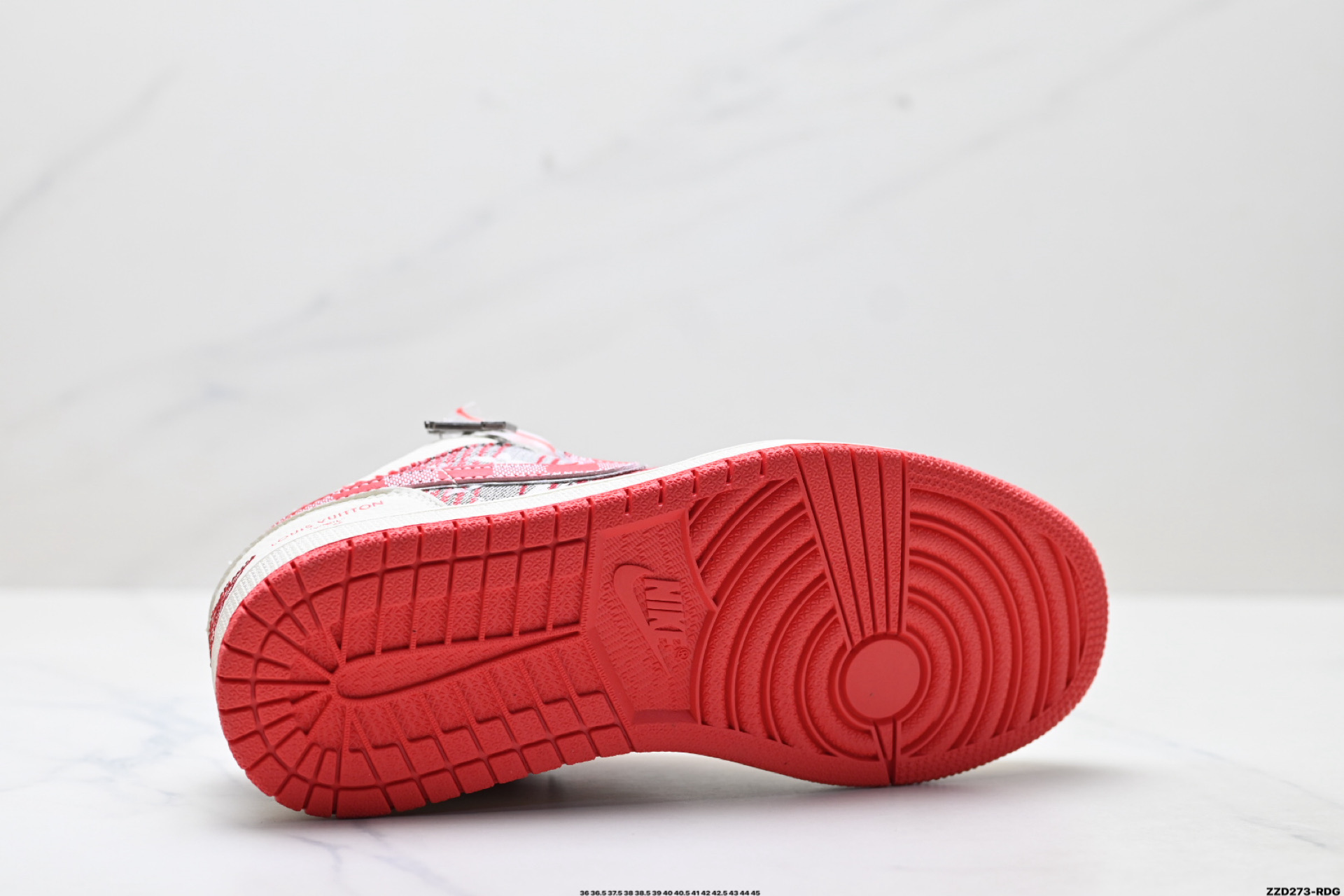 💰250
公司级✅Nike Air Jordan 1 Low
AJ1乔1低帮休闲板鞋 同步官方配色
市场唯一独家头层皮打造 原鞋原档案开发
原厂皮料 原档冲孔鞋头 正确满胶鞋垫 四线拉帮 原厂织唛标 鞋舌高弹海绵填充
官方货号:QG1988-010
Size:36 36.5 37.5 38 38.5 39 40 40.5 41 42 42.5 43 44 45
ID:ZZD273-RDG