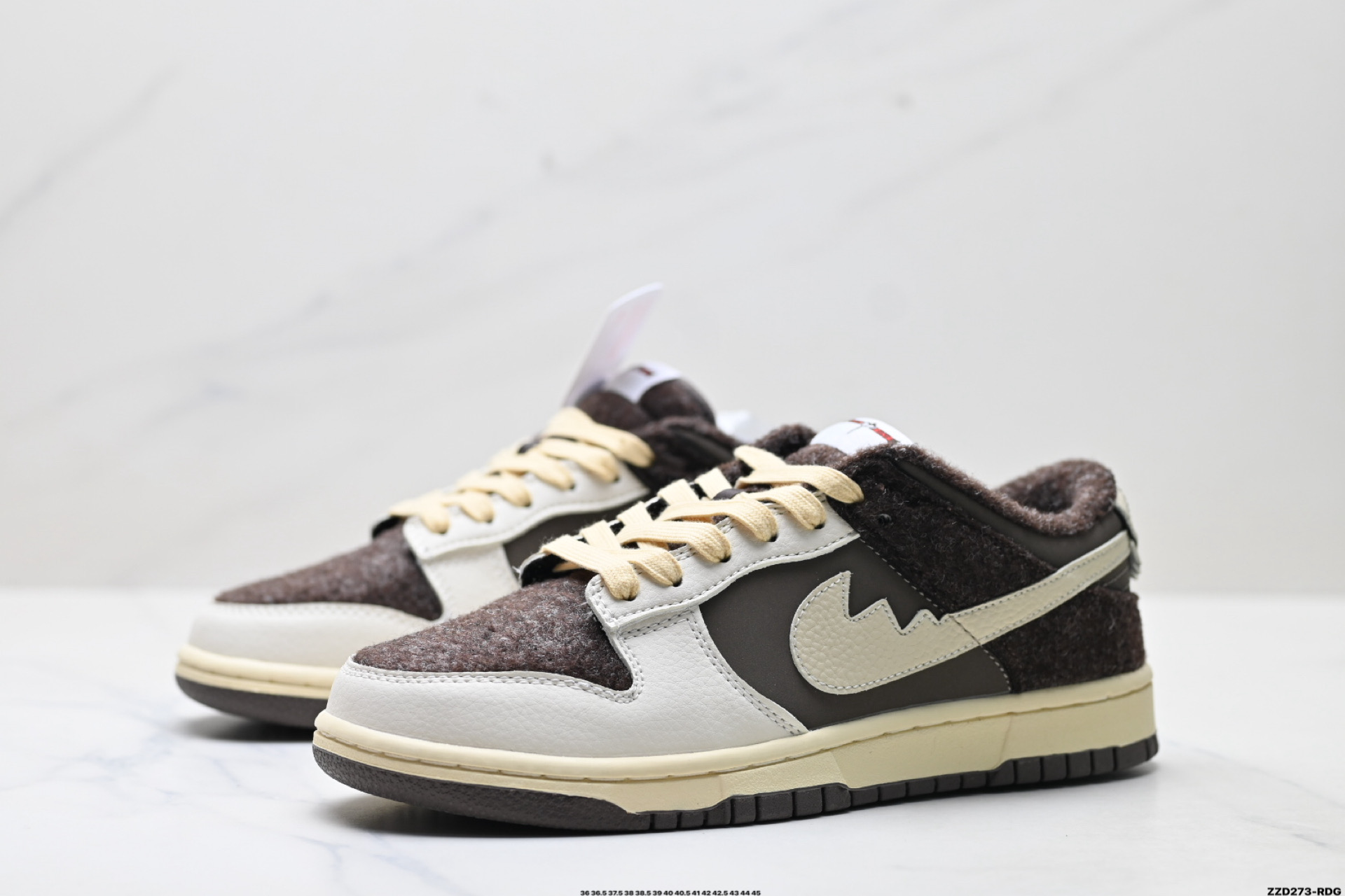 💰250
公司级✅Nike Dunk Low Retro ‘DIY高端定制’耐克 低帮休闲运动板鞋
原装头层材料 用料绝不含糊 独家版型蒸餾加工帶來的是更好的视觉和脚感体验 清洁度 电绣工艺 皮料切割干净无任何毛边 细节完美
货号:DS6608-011
尺码:36 36.5 37.5 38 38.5 39 40 40.5 41 42 42.5 43 44 45
ID:ZZD273-RDG