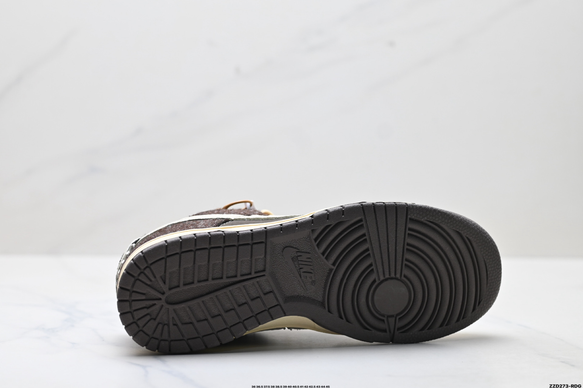 💰250
公司级✅Nike Dunk Low Retro ‘DIY高端定制’耐克 低帮休闲运动板鞋
原装头层材料 用料绝不含糊 独家版型蒸餾加工帶來的是更好的视觉和脚感体验 清洁度 电绣工艺 皮料切割干净无任何毛边 细节完美
货号:DS6608-011
尺码:36 36.5 37.5 38 38.5 39 40 40.5 41 42 42.5 43 44 45
ID:ZZD273-RDG