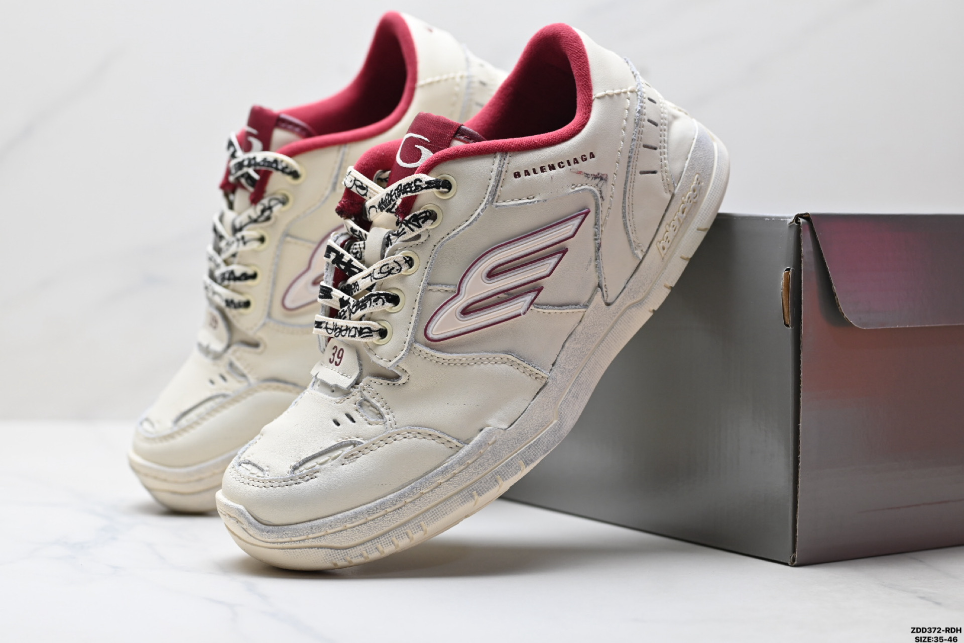 Balenciaga巴黎世家 Hamptons Worn-Out 圆头系带做旧低帮板鞋 841763 WCURS 9960