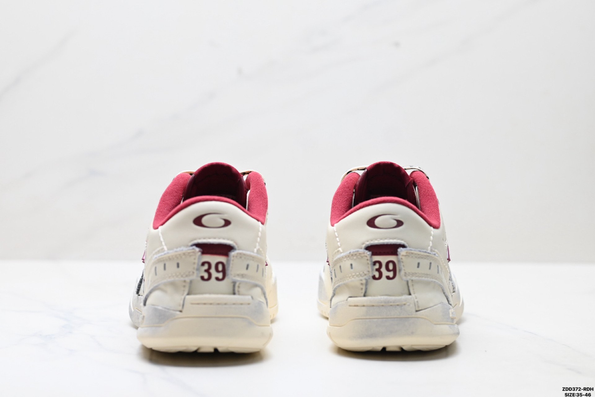 Balenciaga巴黎世家 Hamptons Worn-Out 圆头系带做旧低帮板鞋 841763 WCURS 9960