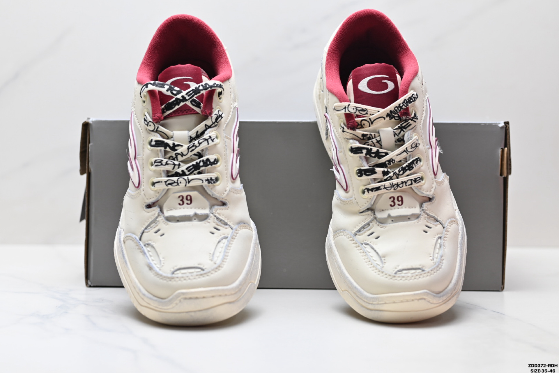 Balenciaga巴黎世家 Hamptons Worn-Out 圆头系带做旧低帮板鞋 841763 WCURS 9960