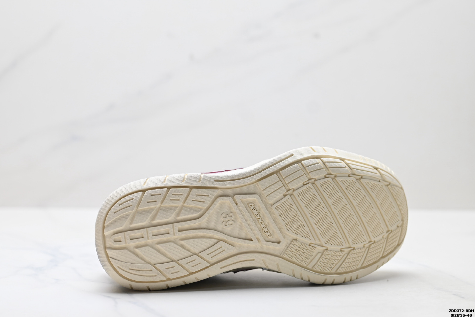 Balenciaga巴黎世家 Hamptons Worn-Out 圆头系带做旧低帮板鞋 841763 WCURS 9960