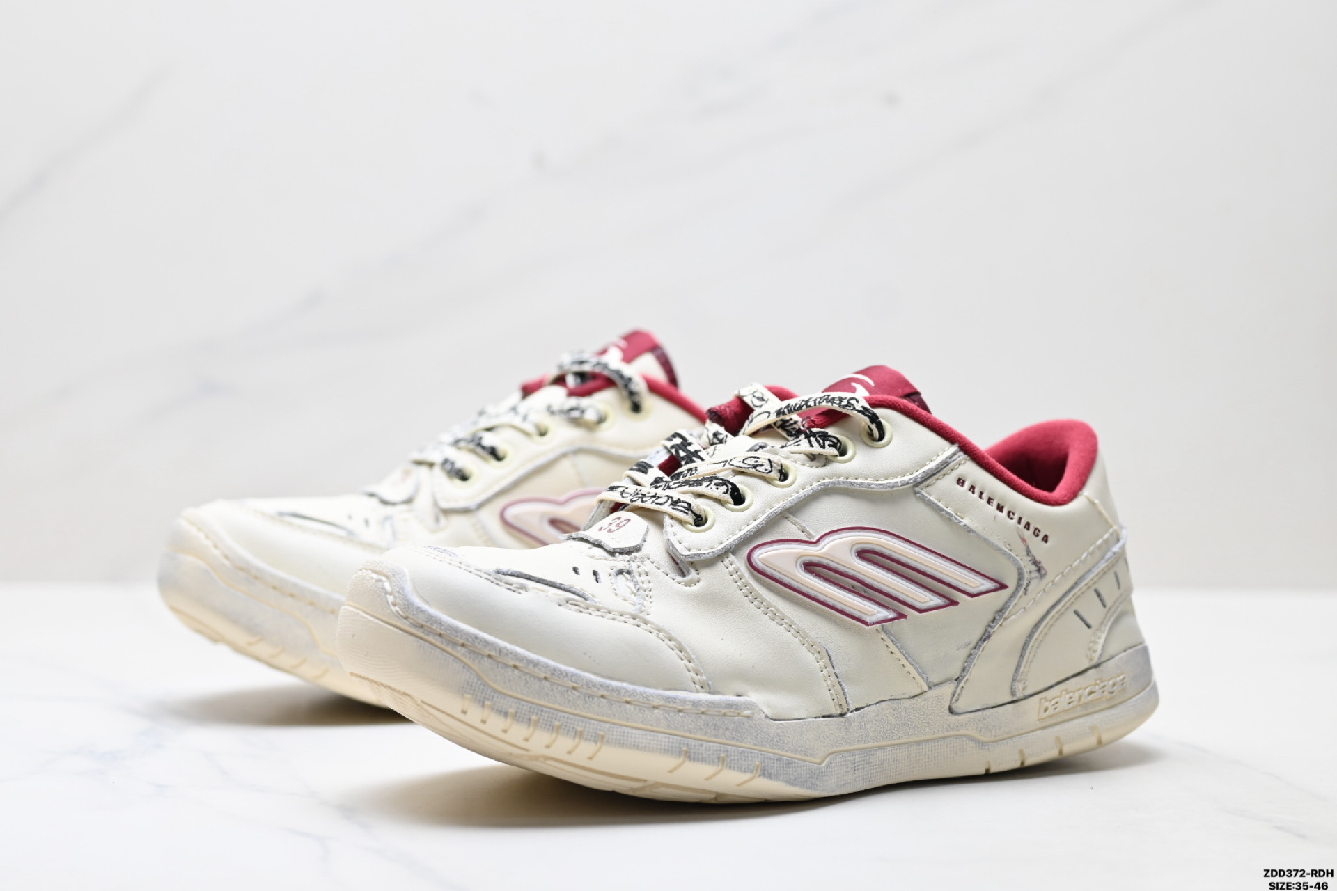 Balenciaga巴黎世家 Hamptons Worn-Out 圆头系带做旧低帮板鞋 841763 WCURS 9960