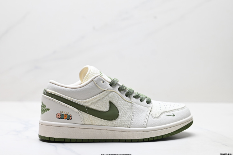 Nike Air Jordan 1 Low - עיצוב ייחודי בהשראת גוצ'י, נוחות וסטייל 1 Nike Air Jordan 1 Low – עיצוב ייחודי בהשראת גוצ’י, נוחות וסטייל