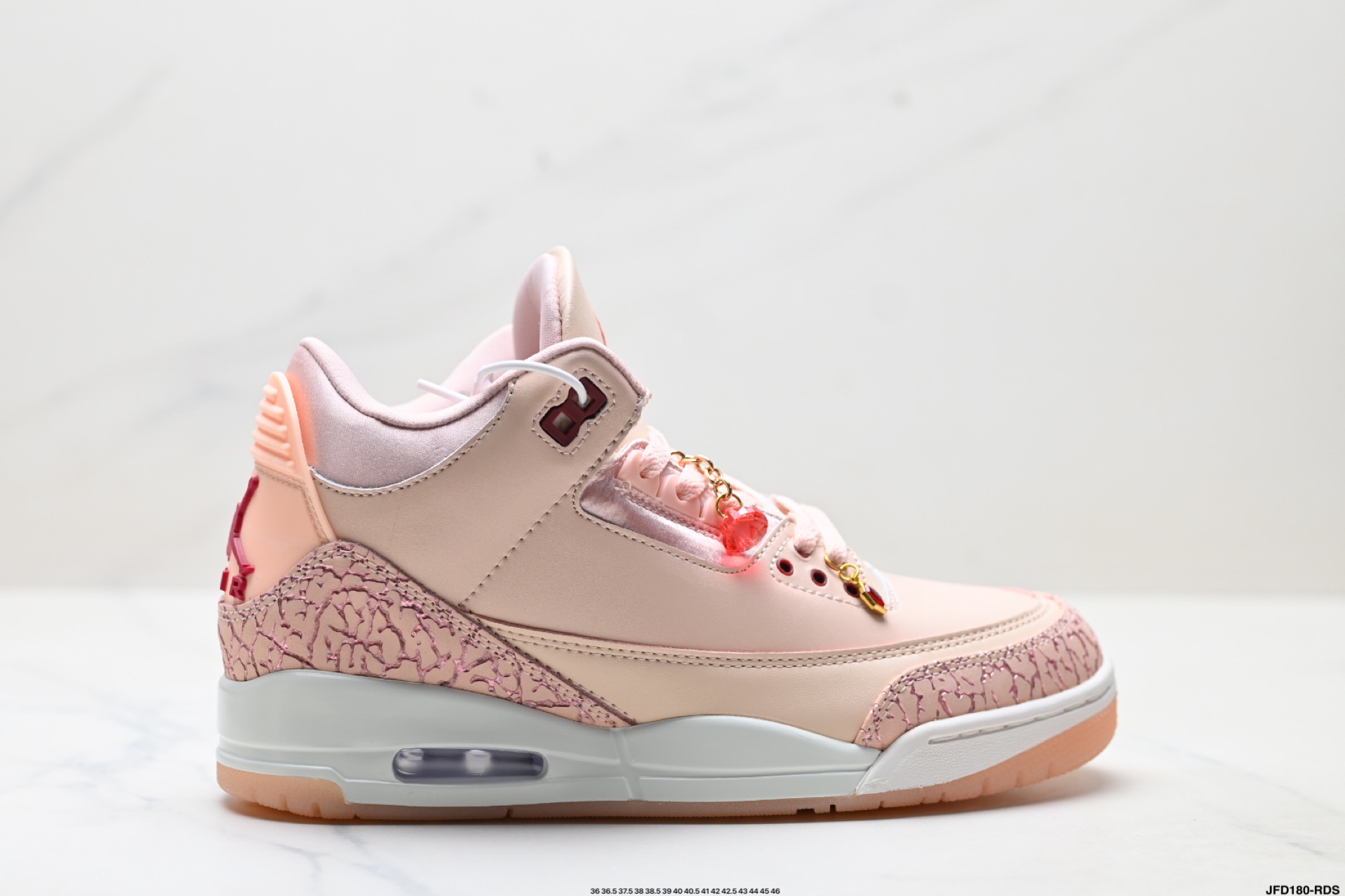 🈴️💰190
公司级✅Air Jordan 3 Retro ”Hide and Sneak“ 白灰棕 AJ3 乔丹3代 aj3 乔3 白灰棕 乔丹篮球鞋系列 该款以白色搭配灰棕细节，辅以标志性的爆裂纹元素，经典的白色荔枝皮鞋身，辅以醒目爆裂纹点缀，深灰棕色的细节装扮让吸睛指爆表，颇有摩卡的既视感。
货号:lB4712-161
尺码:36 36.5 37.5 38 38.5 39 40 40.5 41 42 42.5 43 44 45 46
ID:JFD180-RDS