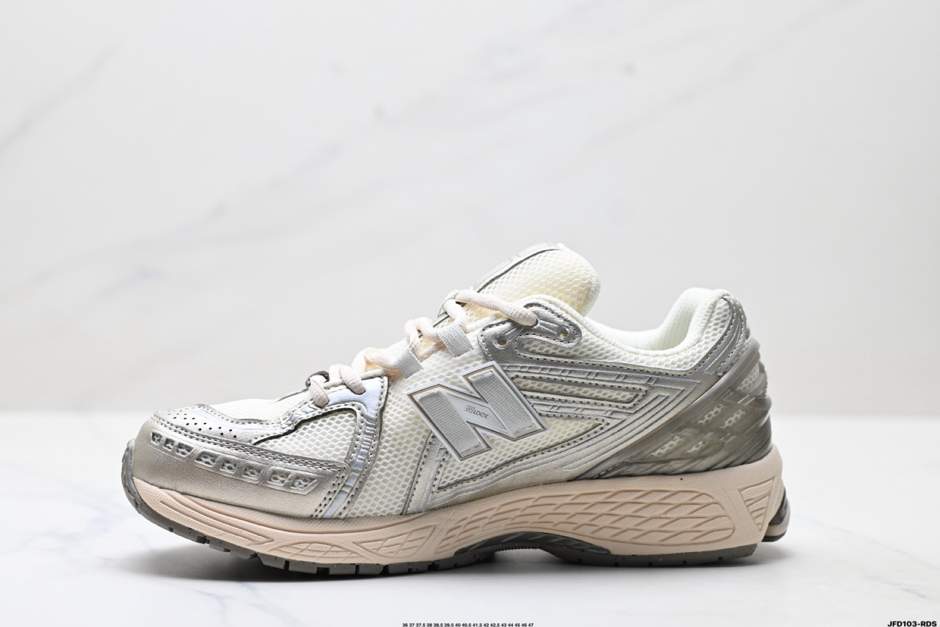 💰190
公司级✅New Balance M1906系列 新百伦 复古单品宝藏老爹鞋款
复古元素叠加 质感超级棒 原楦版型材料细节做工精细 作为NB最经典的档案鞋型之一 
官方货号:U1906RCN
尺码:36 37 37.5 38 38.5 39.5 40 40.5 41.5 42 42.5 43 44 45 46 47
ID:JFD103-RDS