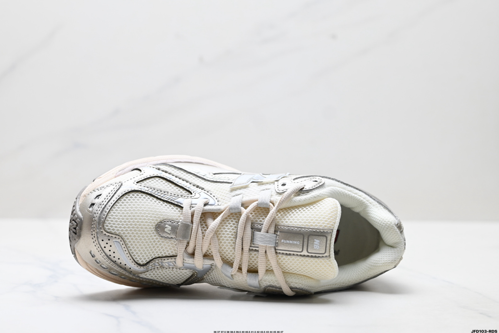 💰190
公司级✅New Balance M1906系列 新百伦 复古单品宝藏老爹鞋款
复古元素叠加 质感超级棒 原楦版型材料细节做工精细 作为NB最经典的档案鞋型之一 
官方货号:U1906RCN
尺码:36 37 37.5 38 38.5 39.5 40 40.5 41.5 42 42.5 43 44 45 46 47
ID:JFD103-RDS