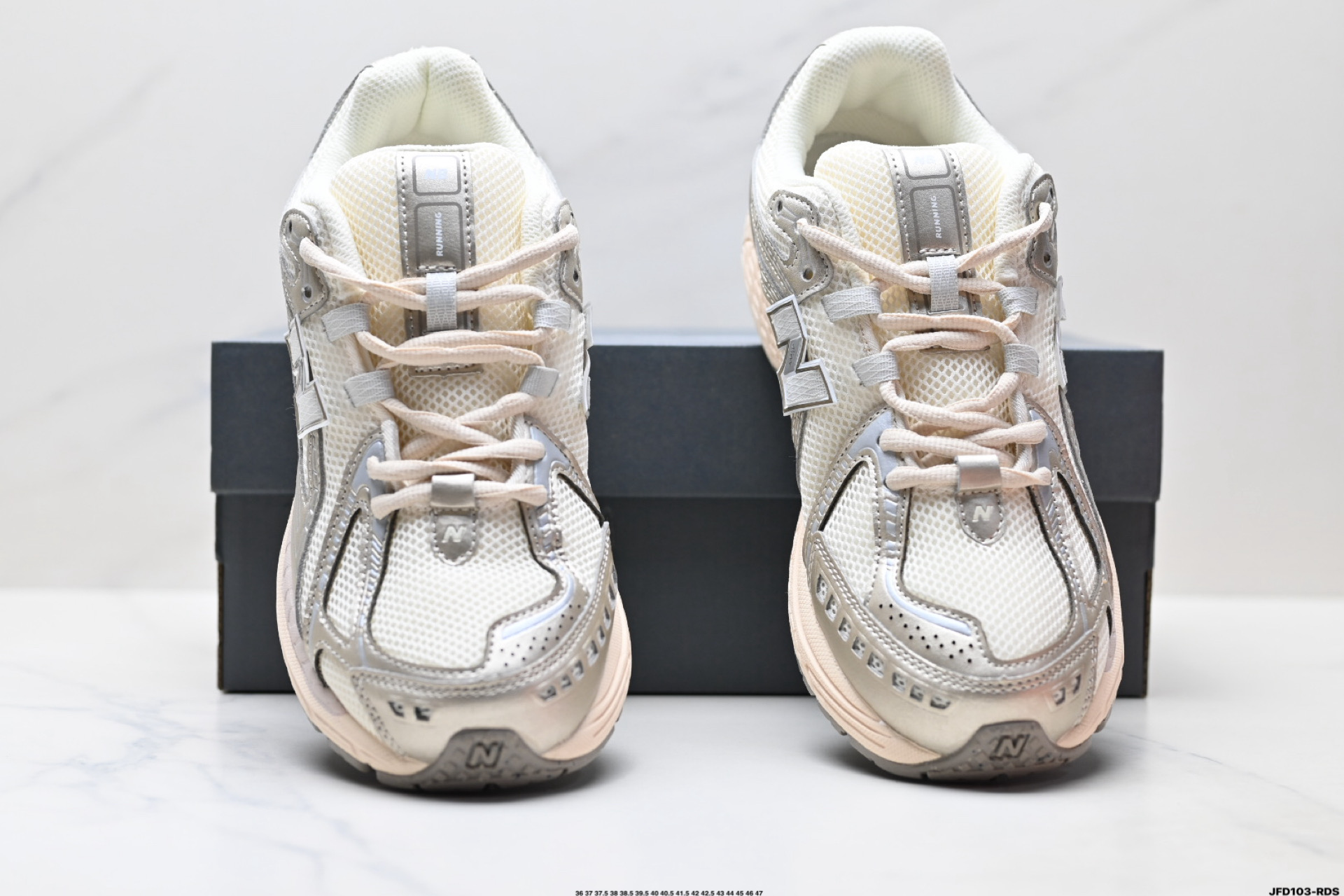 💰190
公司级✅New Balance M1906系列 新百伦 复古单品宝藏老爹鞋款
复古元素叠加 质感超级棒 原楦版型材料细节做工精细 作为NB最经典的档案鞋型之一 
官方货号:U1906RCN
尺码:36 37 37.5 38 38.5 39.5 40 40.5 41.5 42 42.5 43 44 45 46 47
ID:JFD103-RDS