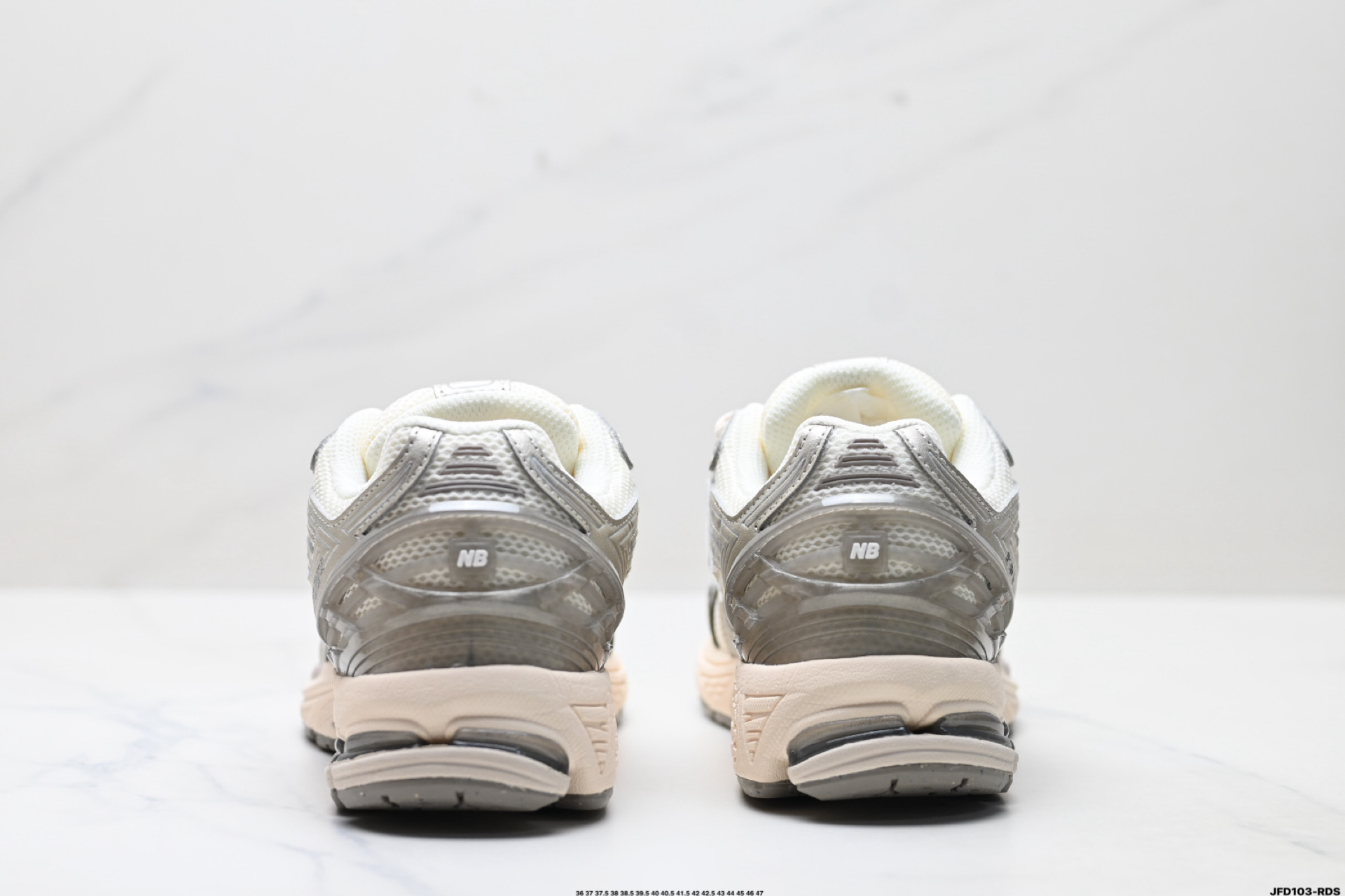 💰190
公司级✅New Balance M1906系列 新百伦 复古单品宝藏老爹鞋款
复古元素叠加 质感超级棒 原楦版型材料细节做工精细 作为NB最经典的档案鞋型之一 
官方货号:U1906RCN
尺码:36 37 37.5 38 38.5 39.5 40 40.5 41.5 42 42.5 43 44 45 46 47
ID:JFD103-RDS