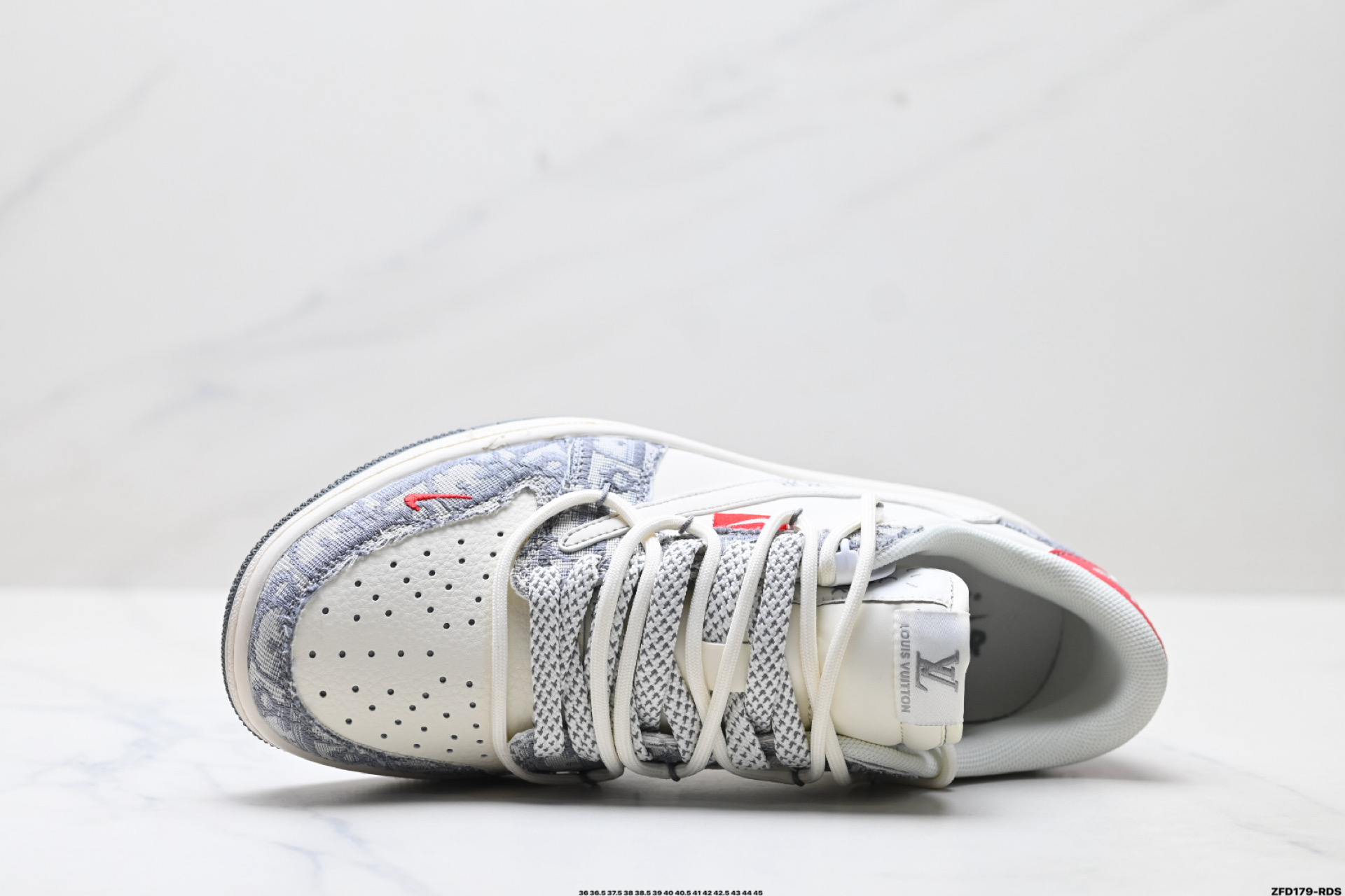 Nike Air Jordan 1 x Travis Scott AJ1倒勾 乔一倒钩 ‘DIY’定制 耐克 低帮文化篮球鞋 HT5088-602