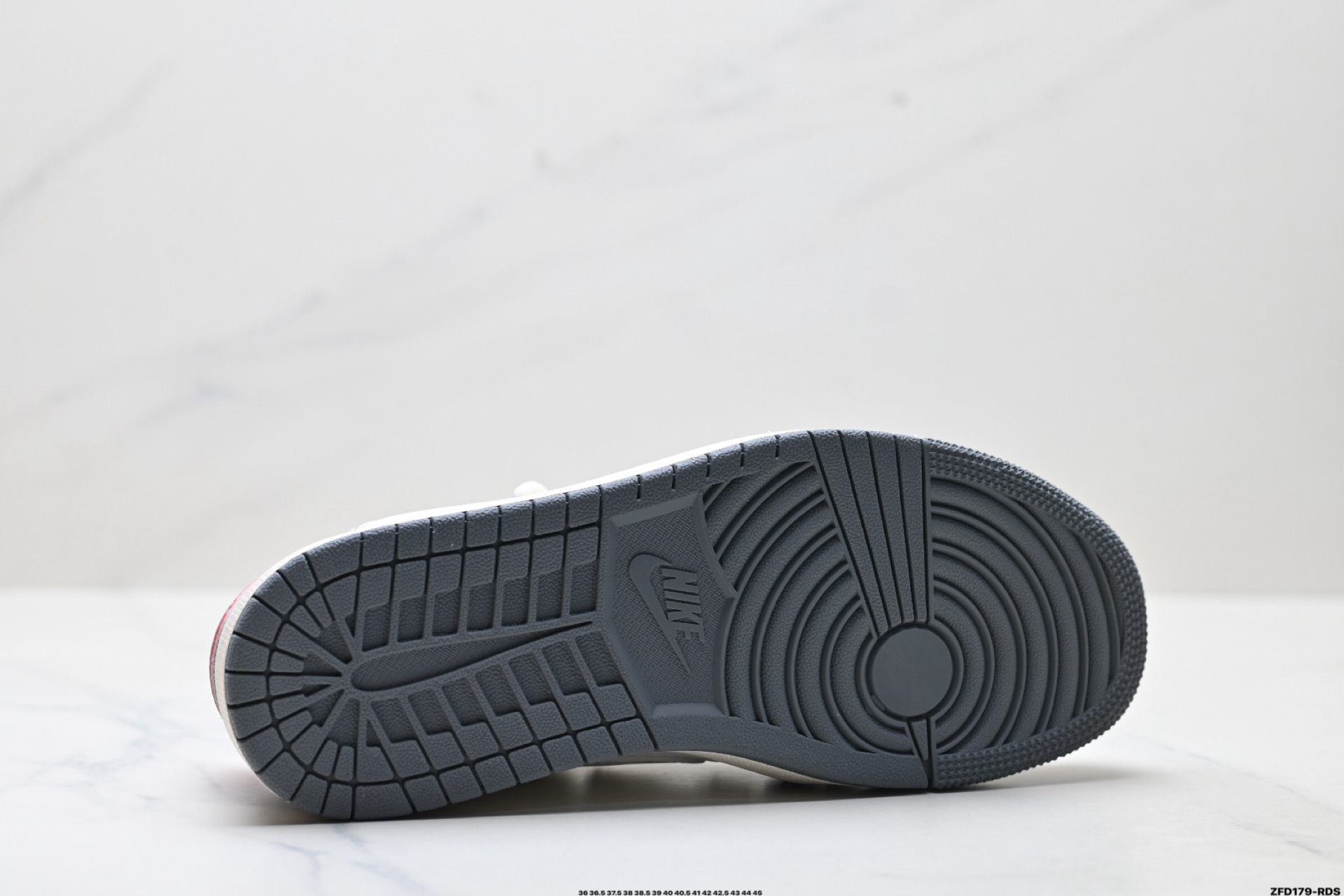 Nike Air Jordan 1 x Travis Scott AJ1倒勾 乔一倒钩 ‘DIY’定制 耐克 低帮文化篮球鞋 HT5088-602