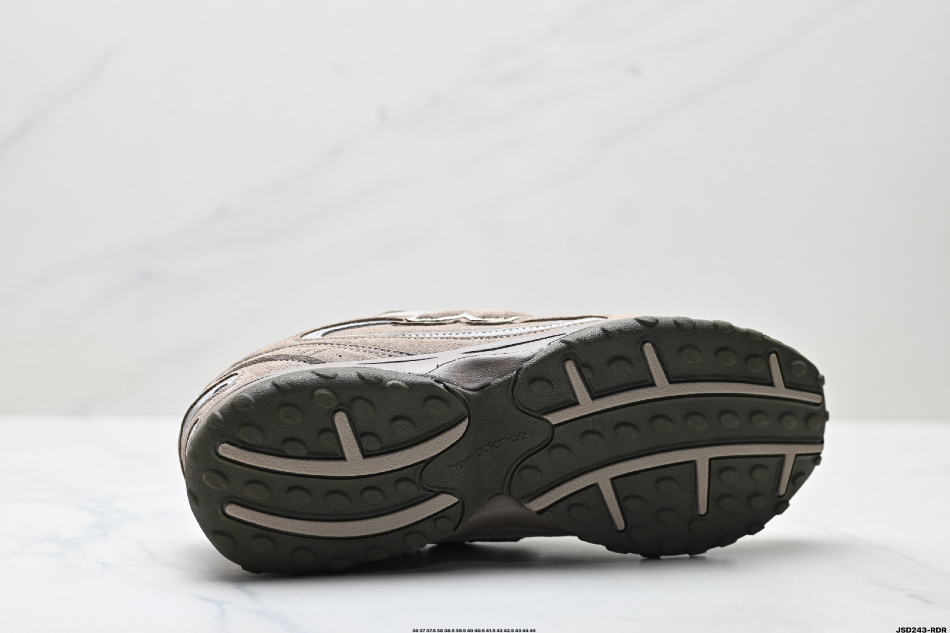 New Balance 204L系列 新百伦 薄底鞋 薄底皮质鞋带德训系 减震耐磨包裹性支撑轻便 低帮 生活休闲鞋 U204LMMA