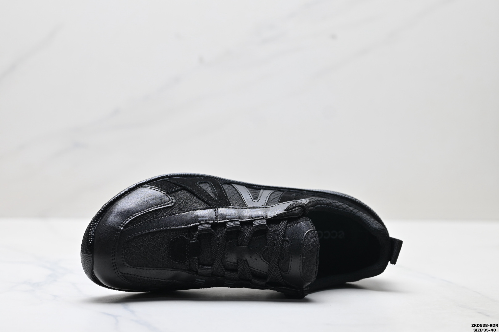 Ecco爱步 BIOM LITE系列 牛皮 圆头厚底系带 低帮 徒步鞋 802433-510