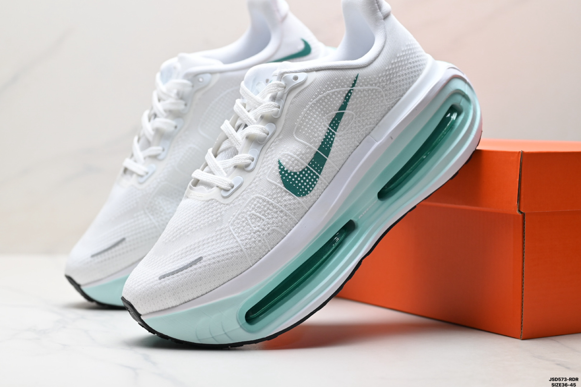 Nike VOMERO PREMIUM 耐克 舒适减震防滑 低帮跑步鞋 FN8453-022