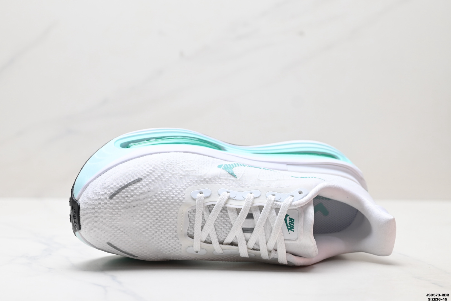 Nike VOMERO PREMIUM 耐克 舒适减震防滑 低帮跑步鞋 FN8453-022