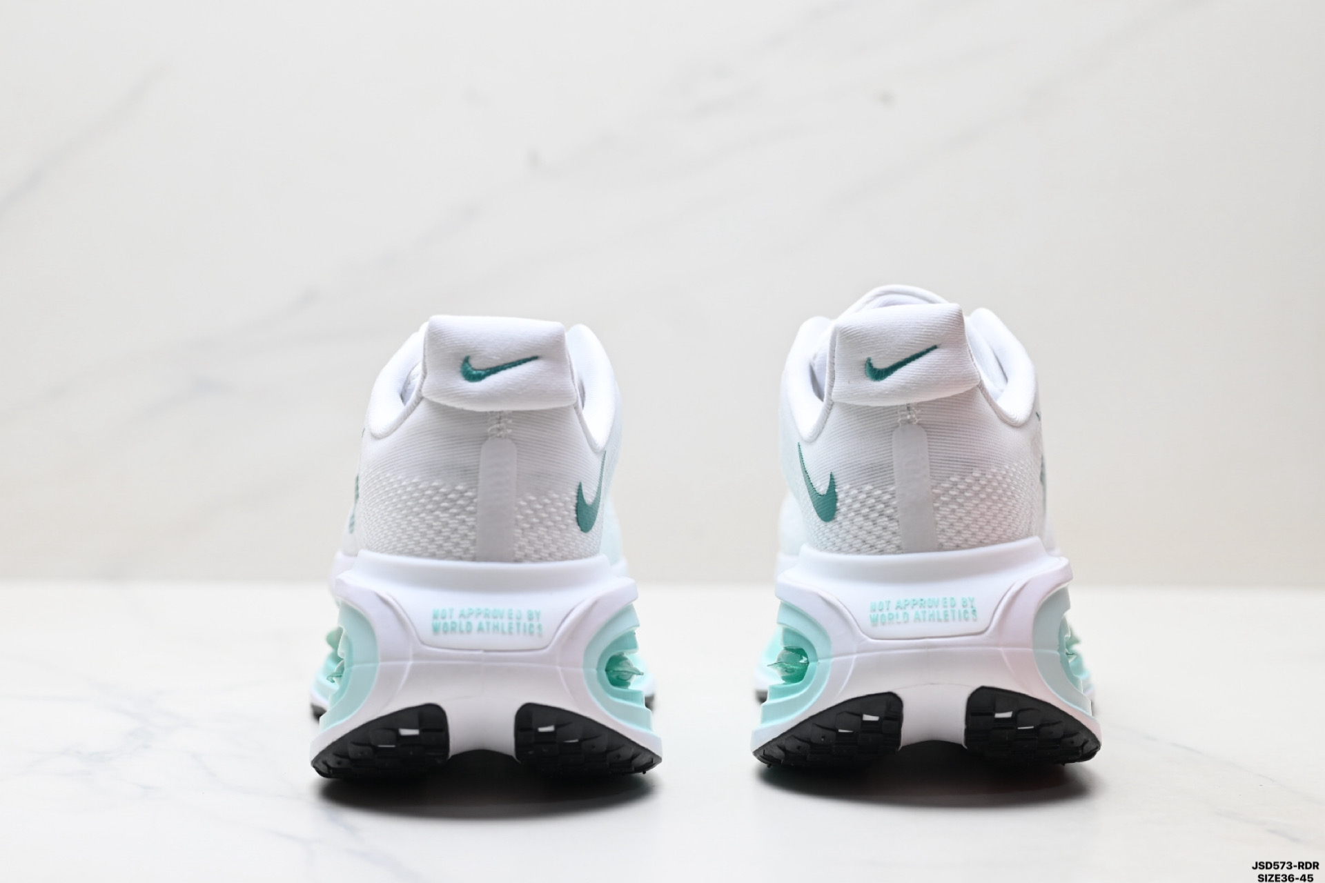 Nike VOMERO PREMIUM 耐克 舒适减震防滑 低帮跑步鞋 FN8453-022