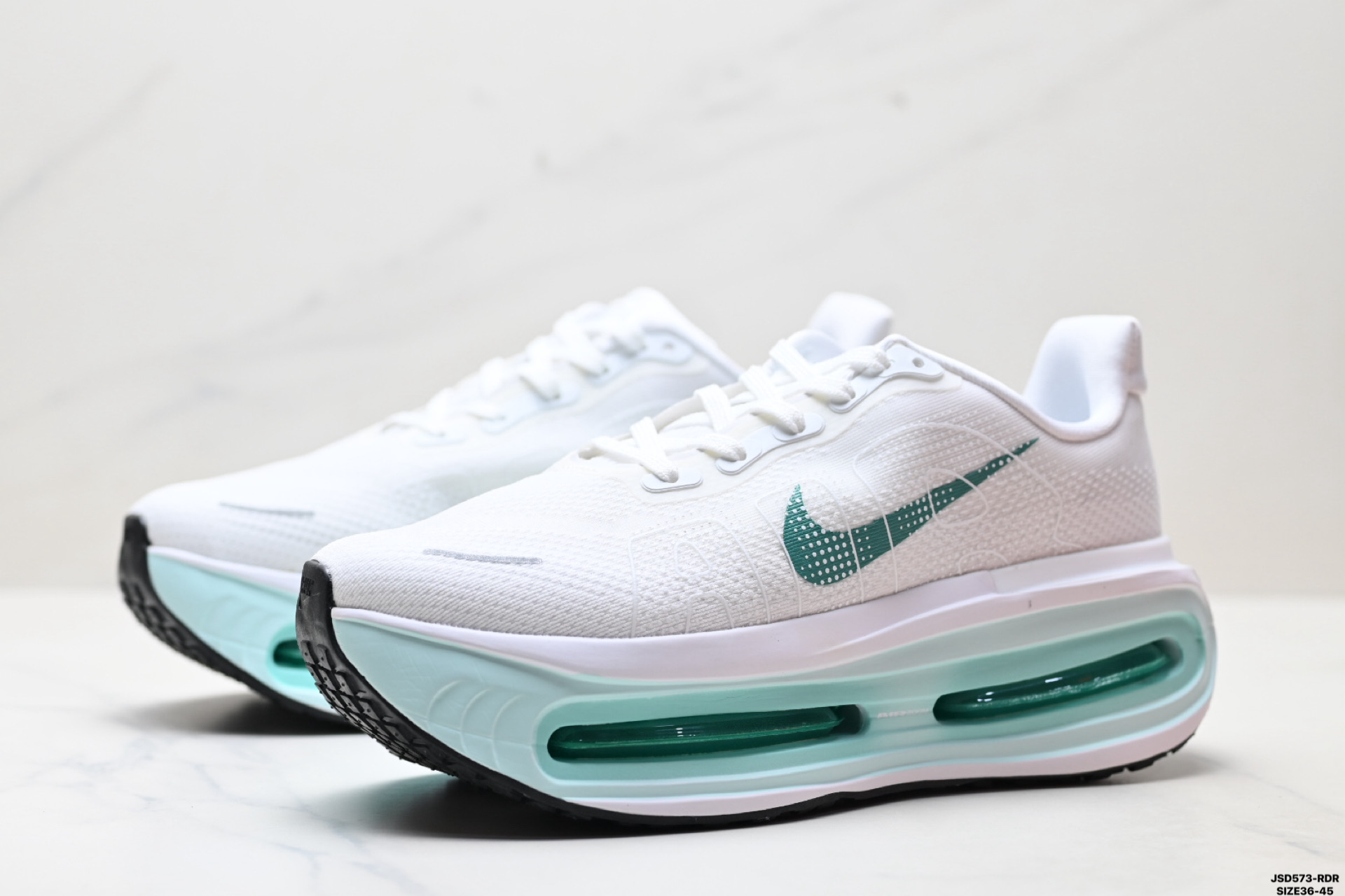 Nike VOMERO PREMIUM 耐克 舒适减震防滑 低帮跑步鞋 FN8453-022