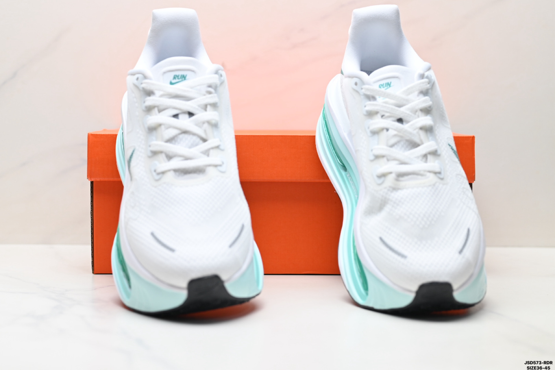 Nike VOMERO PREMIUM 耐克 舒适减震防滑 低帮跑步鞋 FN8453-022