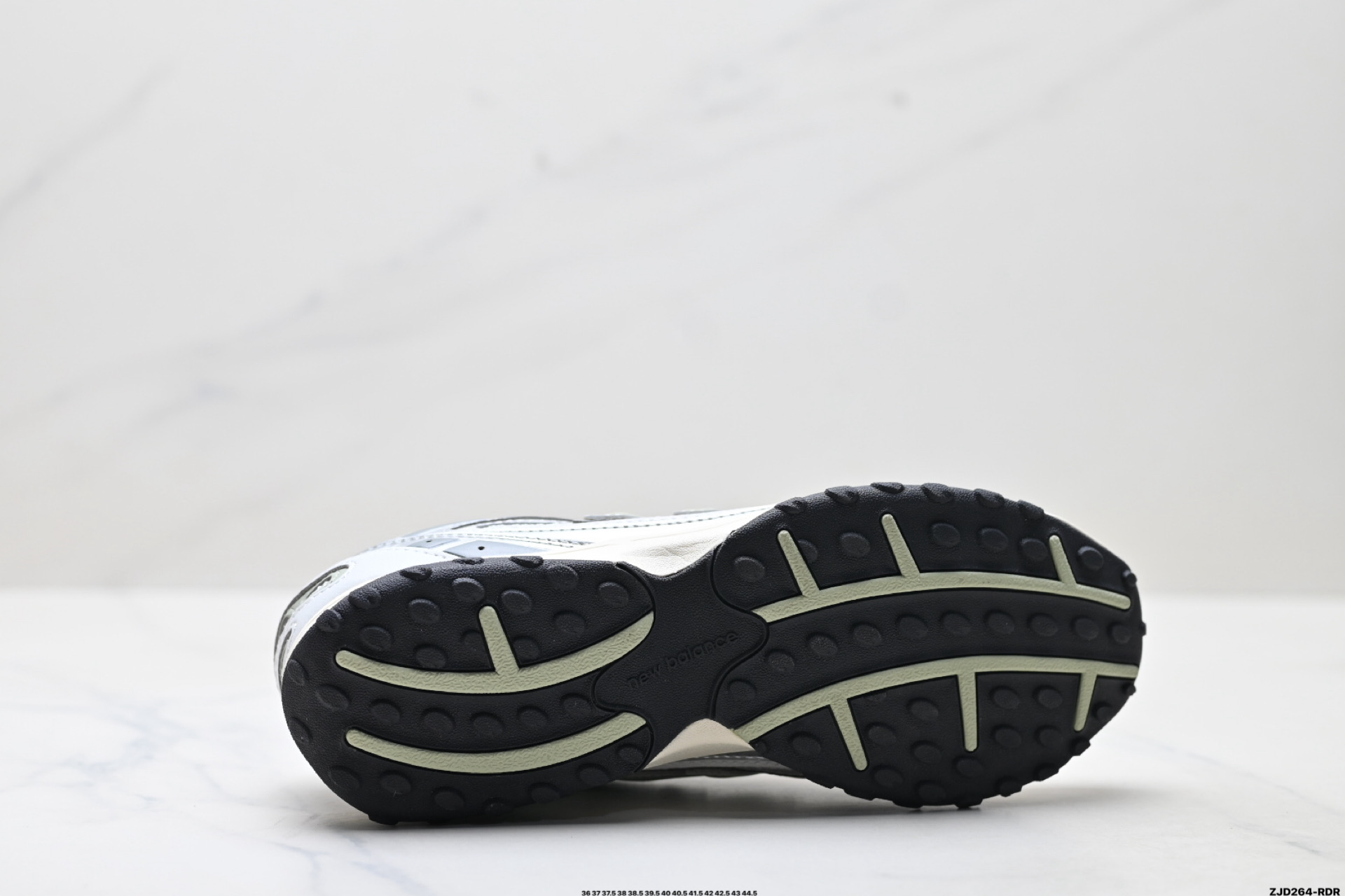 New Balance 204L系列 新百伦 薄底鞋 薄底皮质鞋带德训系 低帮 生活休闲鞋 U204LSWB