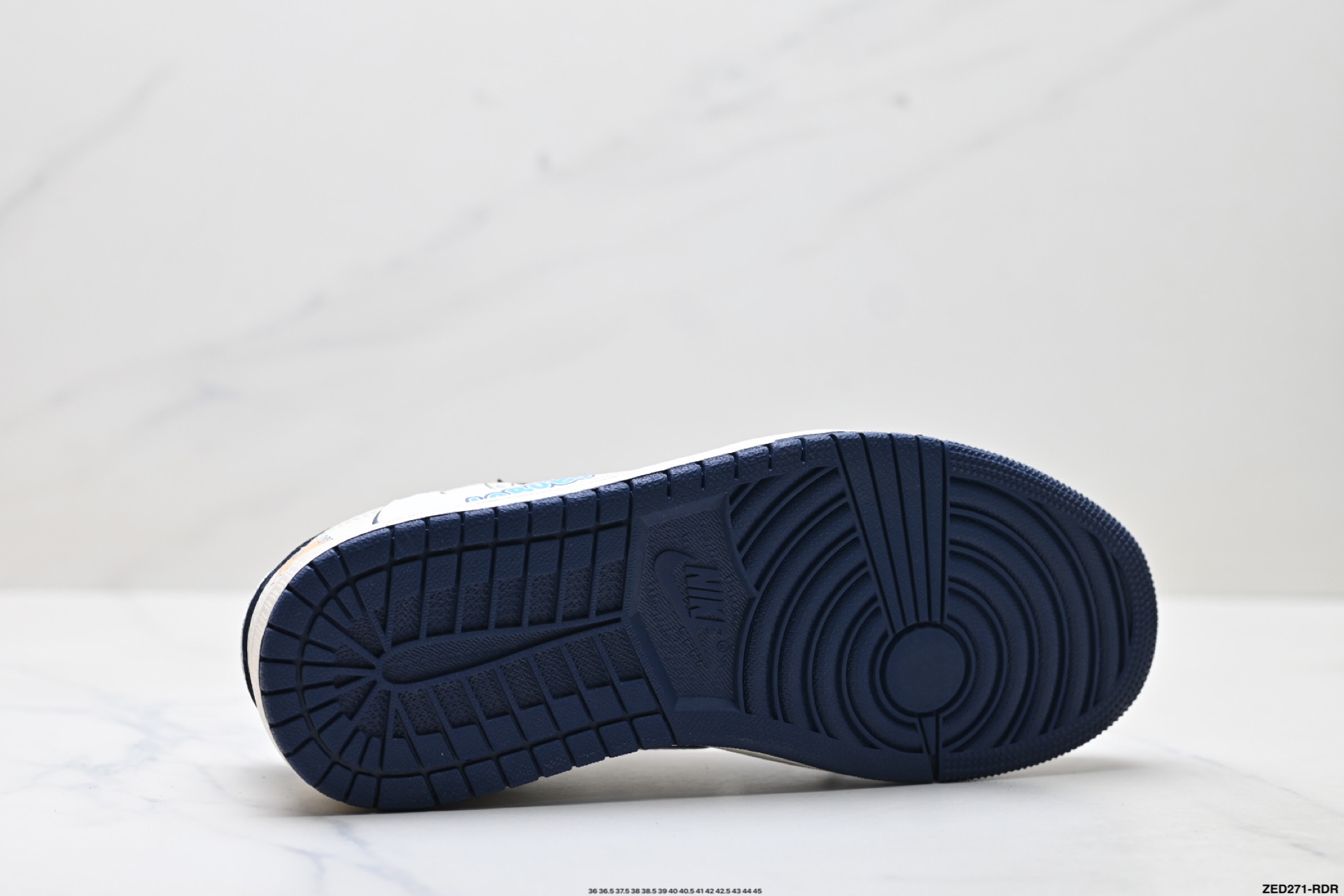 Nike Air Jordan 1 x Travis Scott AJ1倒勾 乔一倒钩 ‘DIY’定制 耐克 低帮文化篮球鞋 DZ5899-017